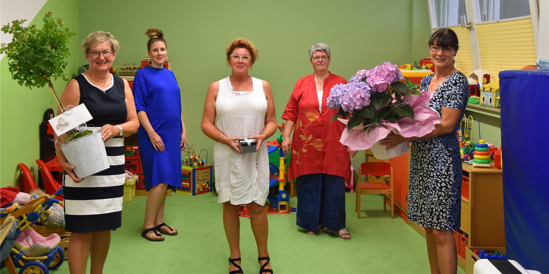 Ein paar der ehemaligen Weggefährten, die Michaela Hiepler (in der Mitte) verabschiedeten: Gabriela Kranemann (v.l.), Janina Eickmann, Margaretha Winkelmann und Monika Wesberg.