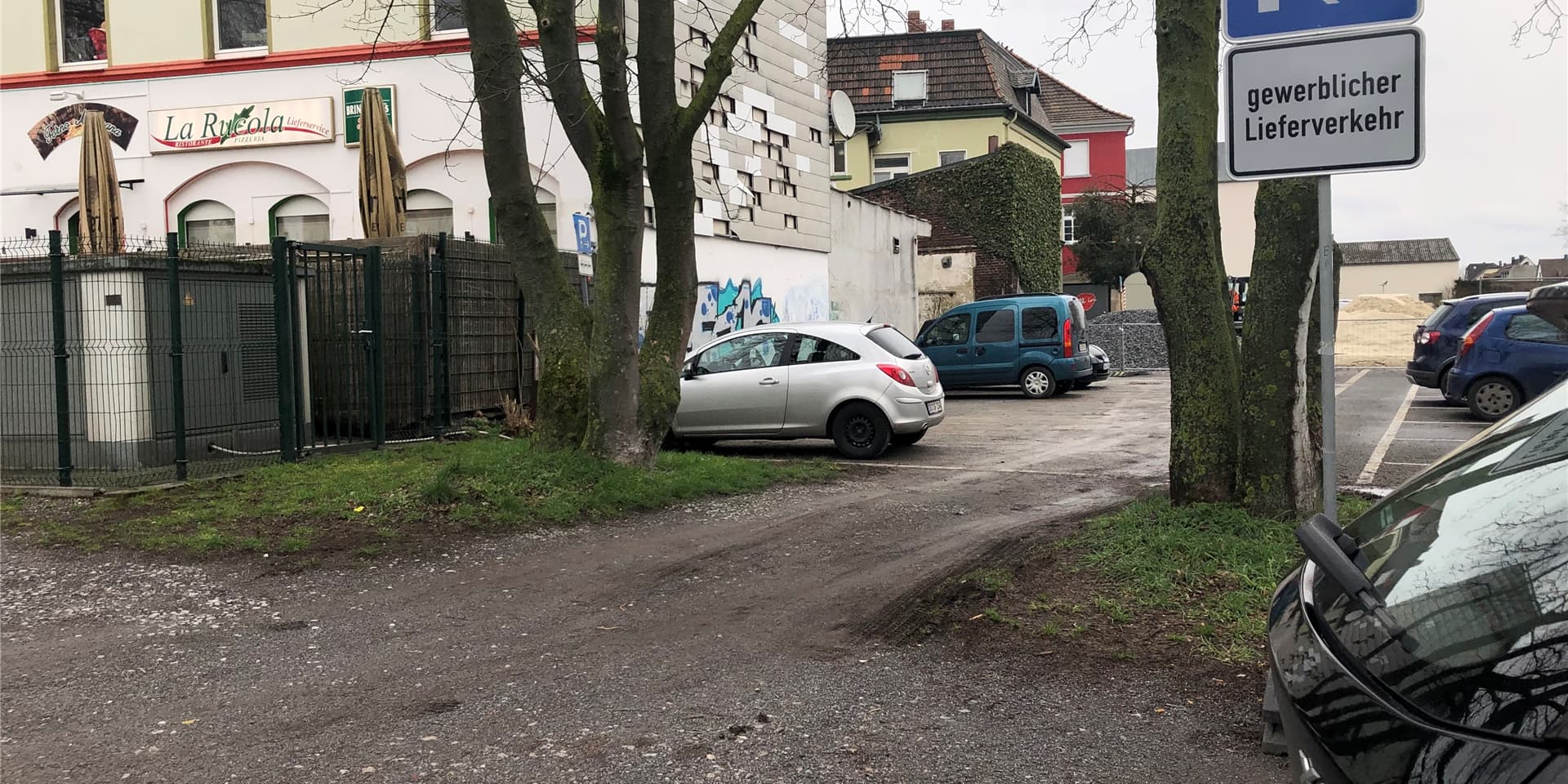 Wenn der Fröndenberger Marktplatz umgestaltet ist, soll auch der Parkplatz entlang der Bahnlinie attraktiver werden.