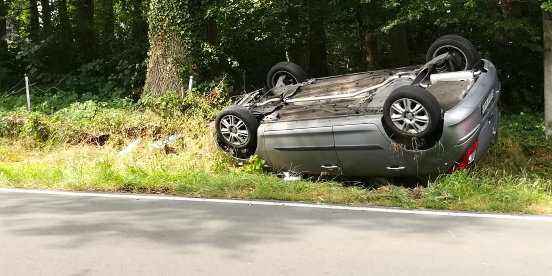Der Corsa des 23-Jährigen geriet außer Kontrolle, überschlug sich und blieb auf dem Dach liegen.