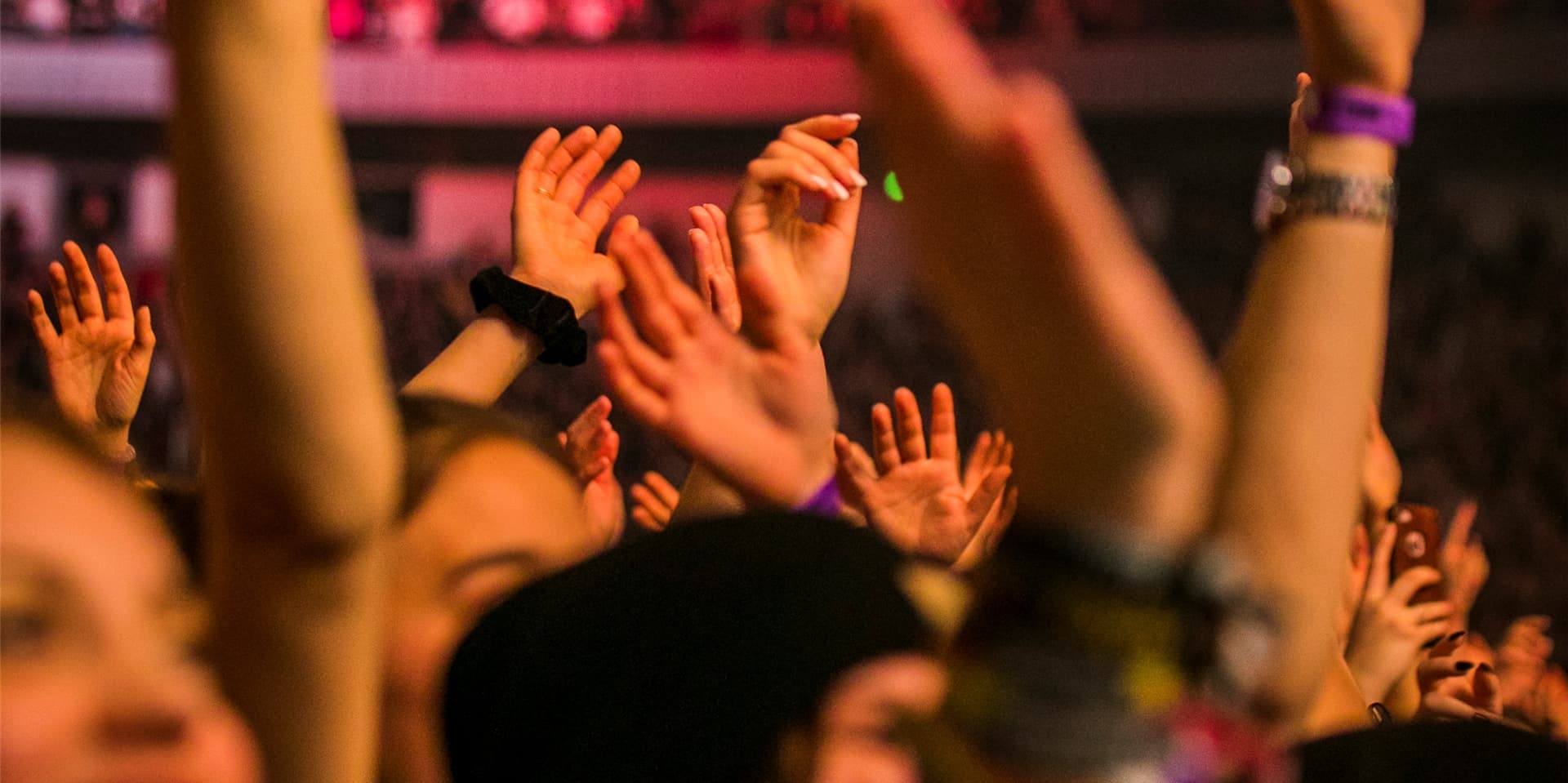 Eine der letzten Fotos von einem vollen Konzert in Dortmund: Die Band K.IZ. war am 8. März eine der letzten die ein reguläres Konzert in der Dortmunder Westfalenhalle spielt, bevor der Lockdown viele Veranstalter zur Untätigkeit zwang.