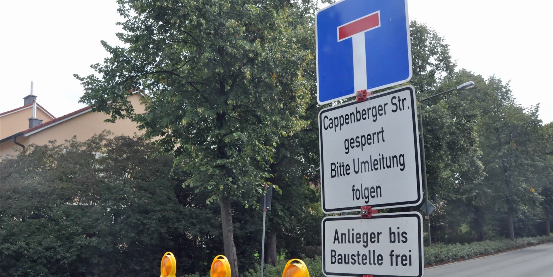 Bis zum Frühjahr war die Cappenberger Straße Baustelle. Nun können Autos dort wieder ungehindert fahren – allerdings noch nicht so schnell wie vor den Bauarbeiten.