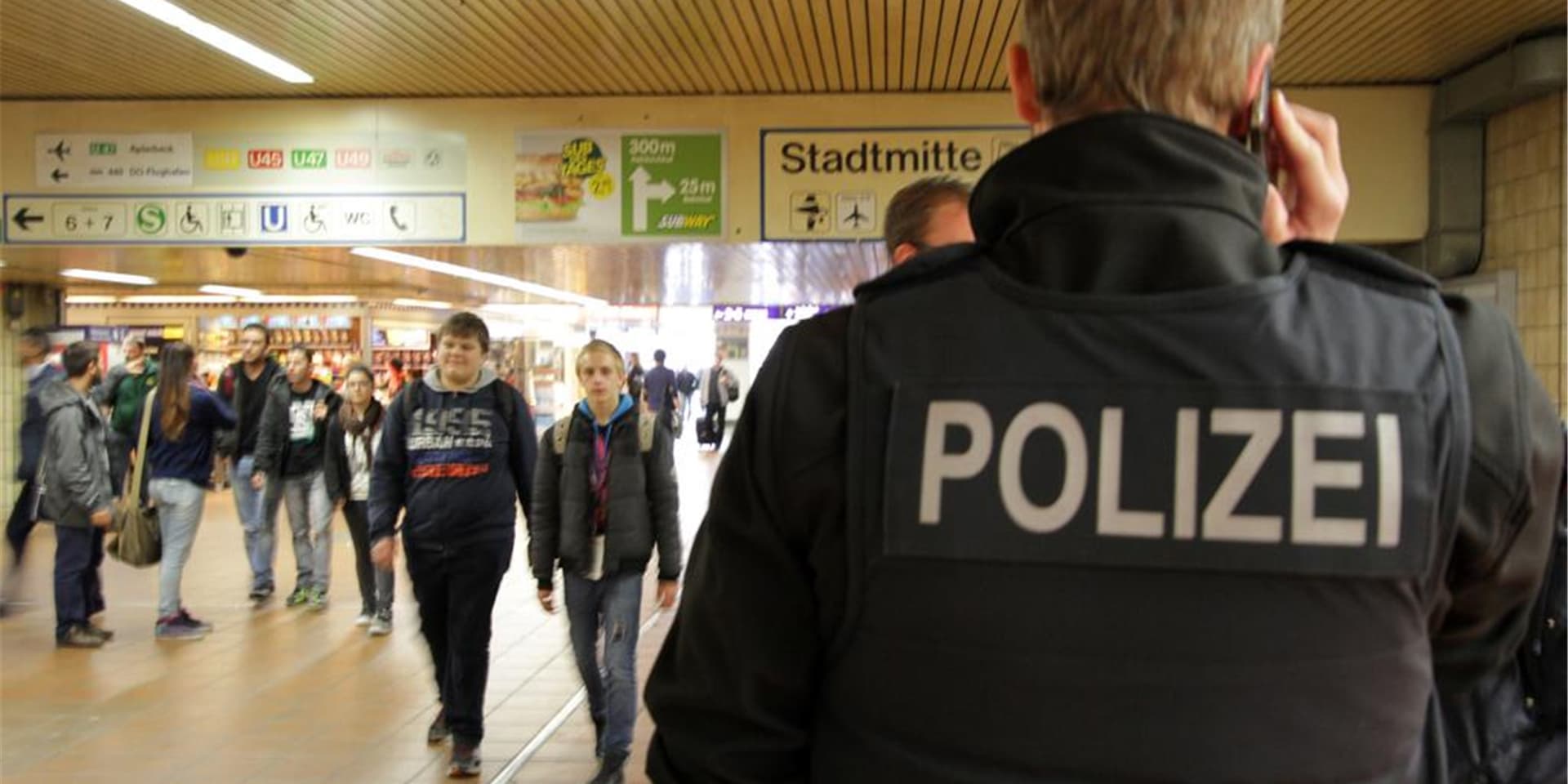 Bundespolizisten haben im Hauptbahnhof mehrere Personen kontrolliert.