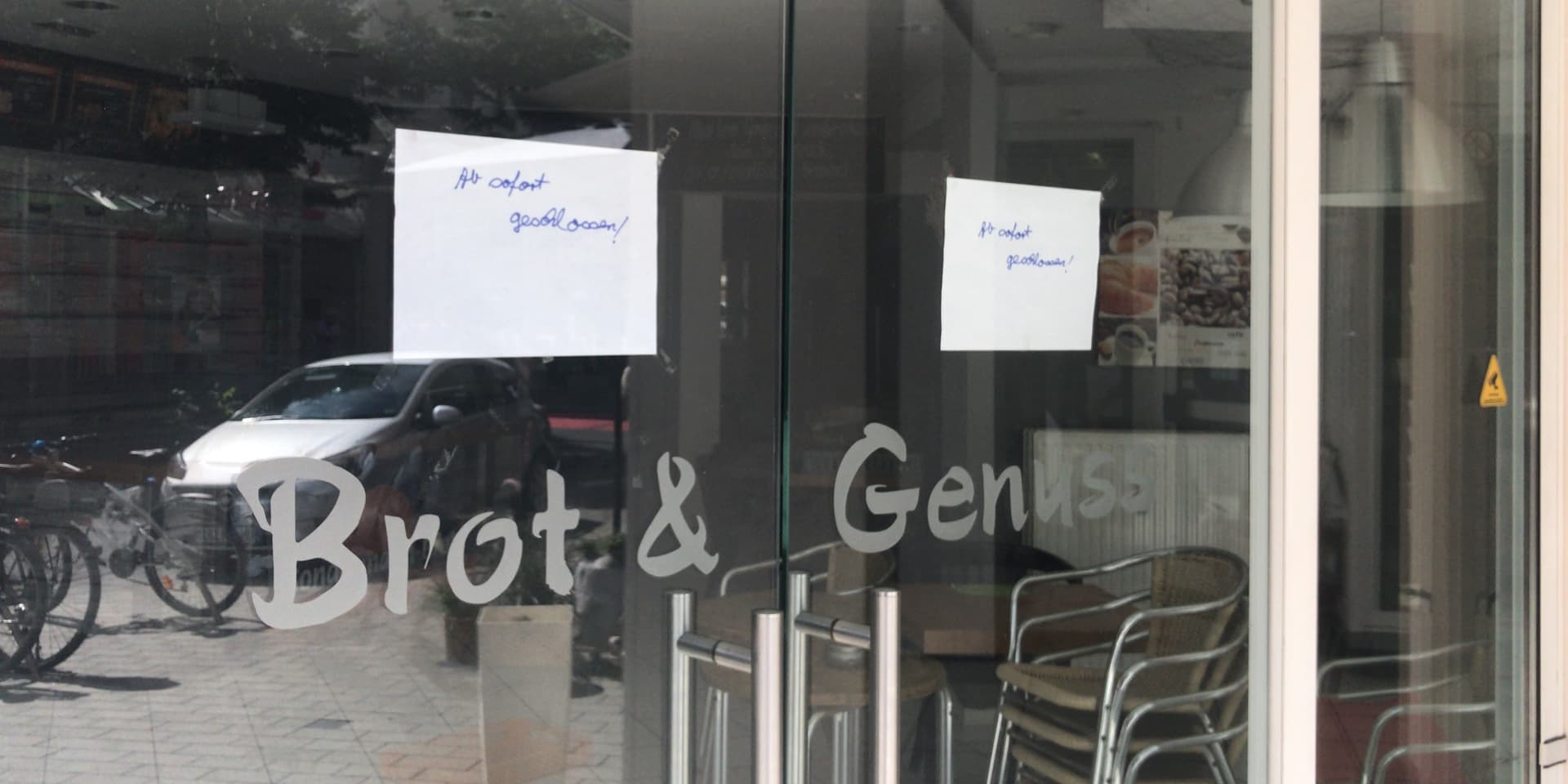„Ab sofort geschlossen“ besagen die Zettel im Fenster.