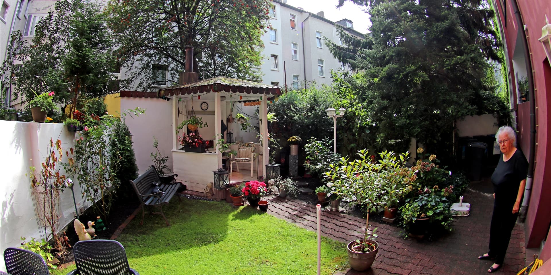Ein Rückzugsort inmitten der Nordstadt: Gerda Horitzky liebt ihren Garten hinter dem Haus an der Fritz-Reuter-Straße.