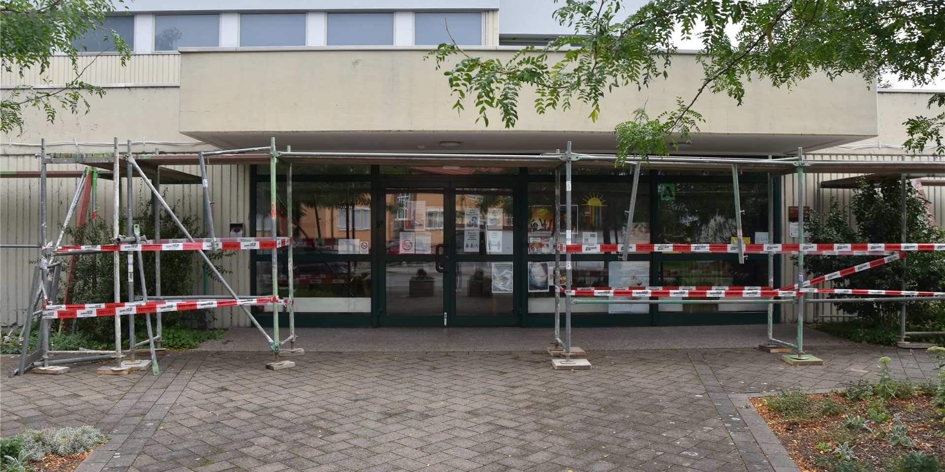 2018 begannen die Sanierungsarbeiten am Dietrich-Bonhoeffer-Zentrum. In der letzten Bauphase stehen Außenarbeiten an.