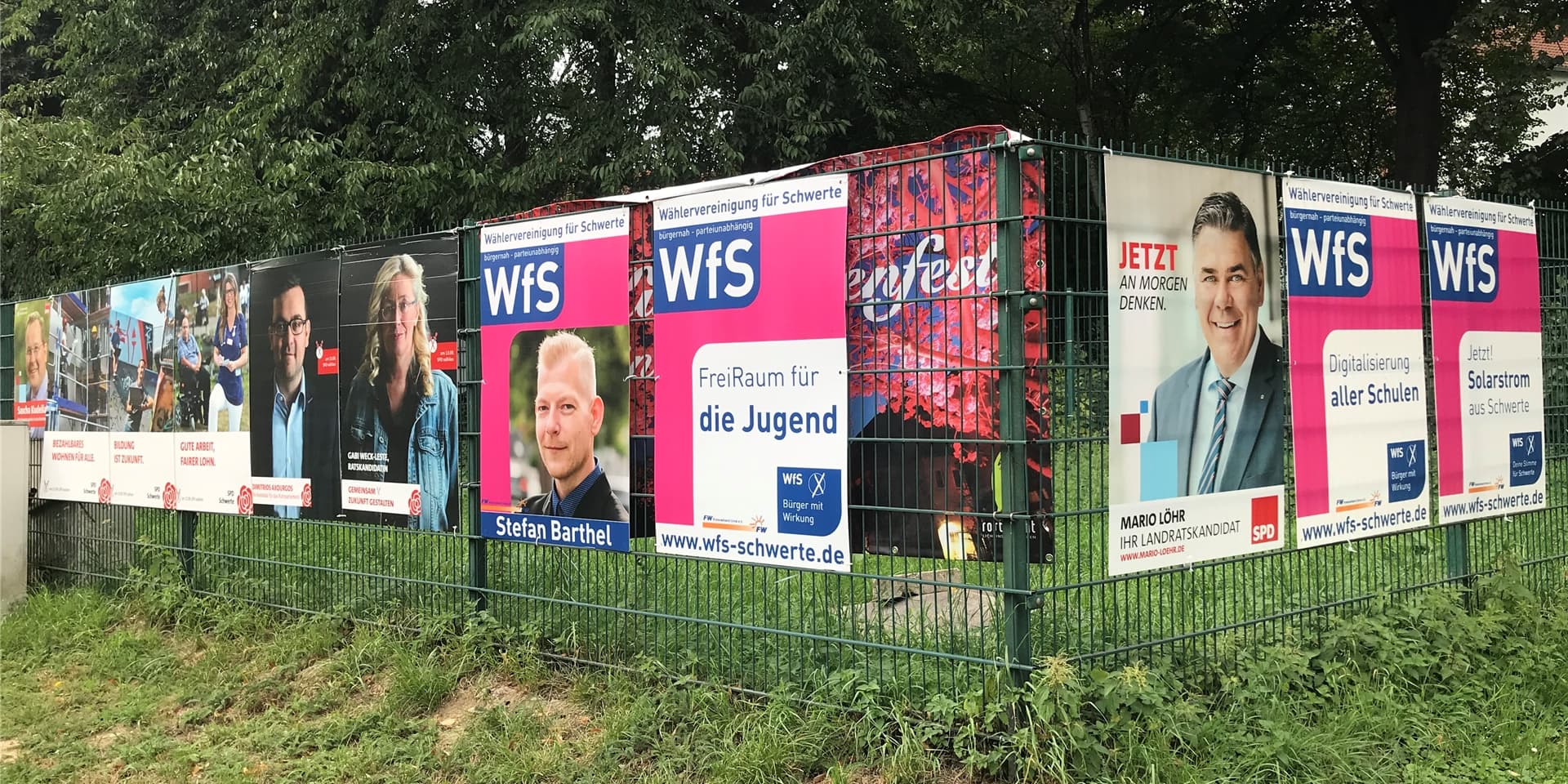 Wahlplakate gehören zur Werbung der Parteien, sie hängen derzeit überall.