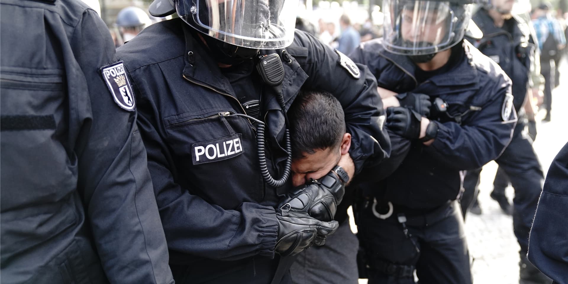 Vegan-Koch und Verschwörungstheoretiker Attila Hildmann ist bei der Demonstration gegen Corona-Regeln in Berlin festgenommen worden.