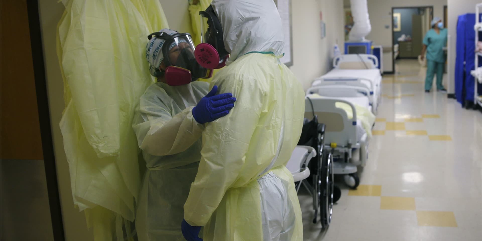Wissenschaftler haben einer Studie zufolge eine erneute Corona-Infektion eines bereits seit längerem genesenen Patienten in den USA nachgewiesen. (Symbolbild)