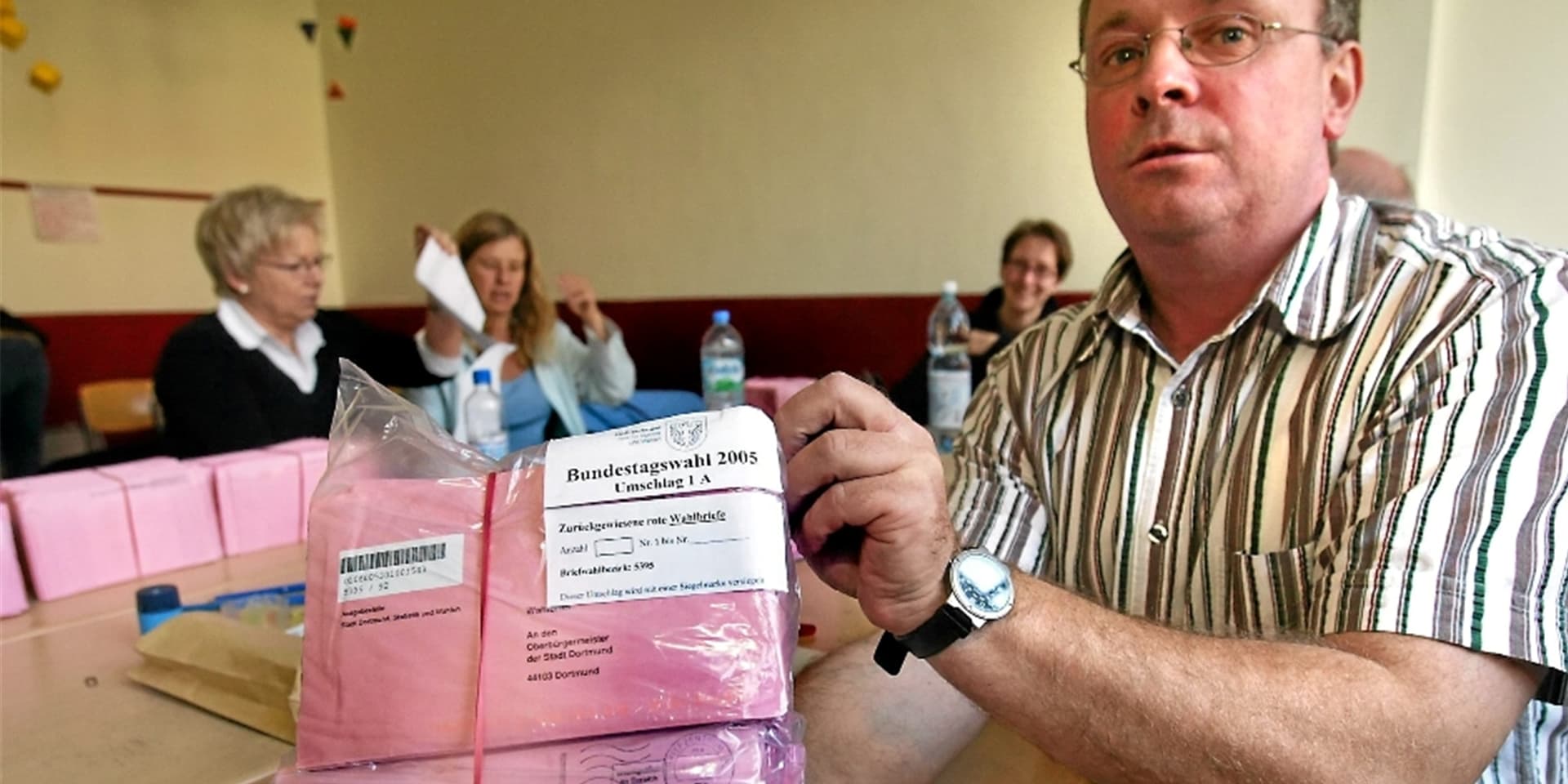 Zahlreiche Briefwahlstimmen waren bei der Bundestagswahl 2005 wegen falsch zugeordneter Stimmzettel ungültig.