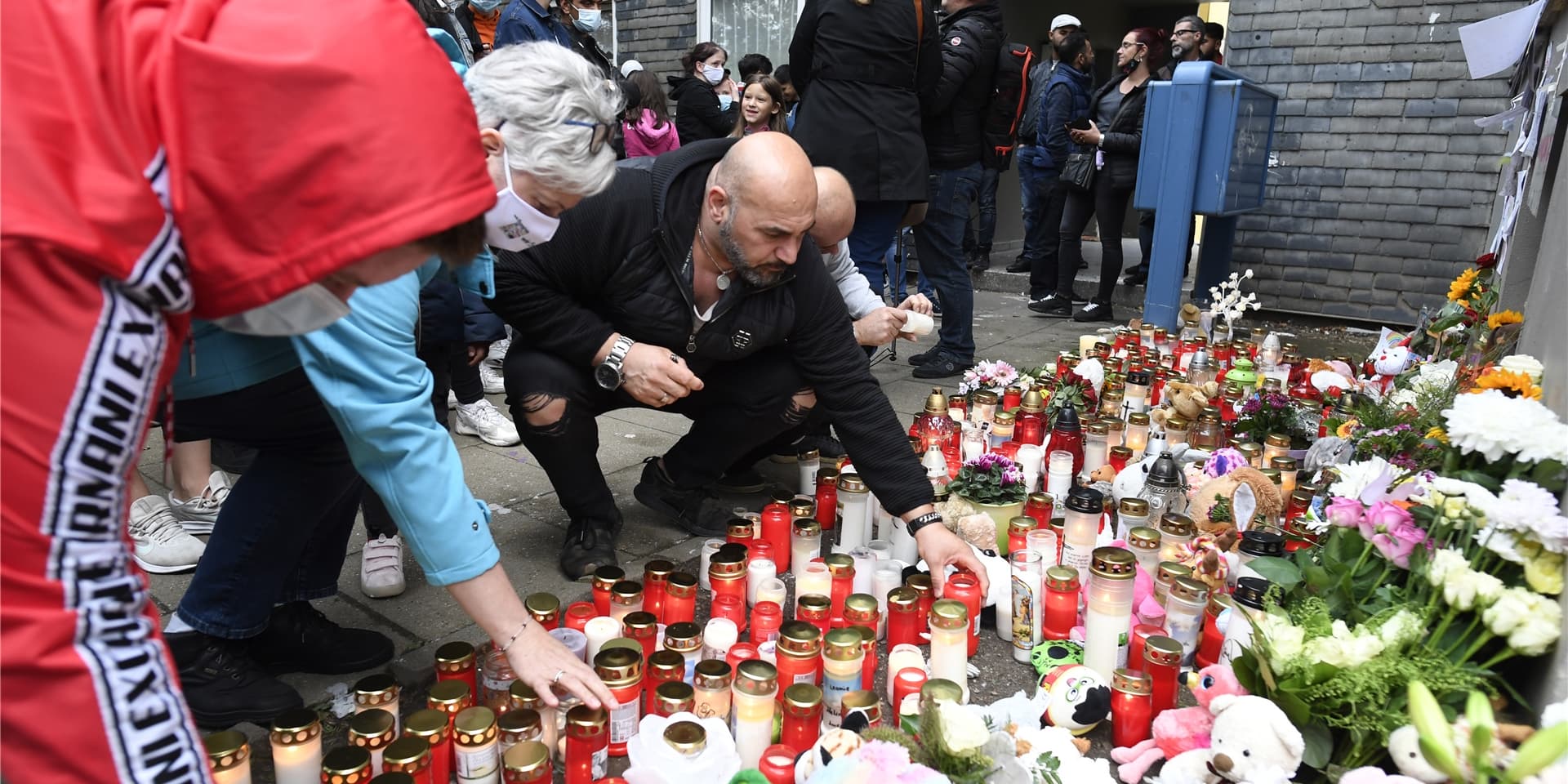Nach dem Tod seiner fünf Geschwister richtet die Stadt Solingen ein Spendenkonto zur Unterstützung des einzig überlebenden Kindes ein. (Symbolbild)