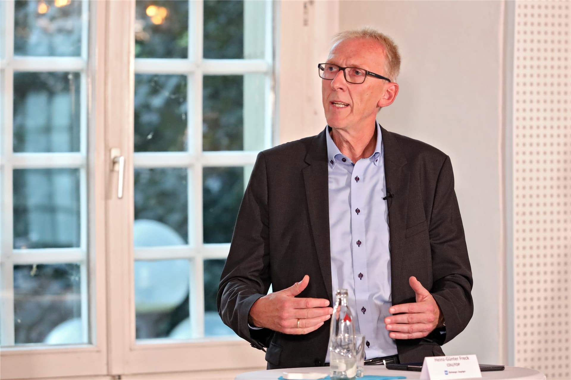 Fröndenbergs Beigeordneter und Kämmerer Heinz-Günter Freck spricht bei einer Talkrunde vor der Kommunalwahl 2020 im Stiftssaal.