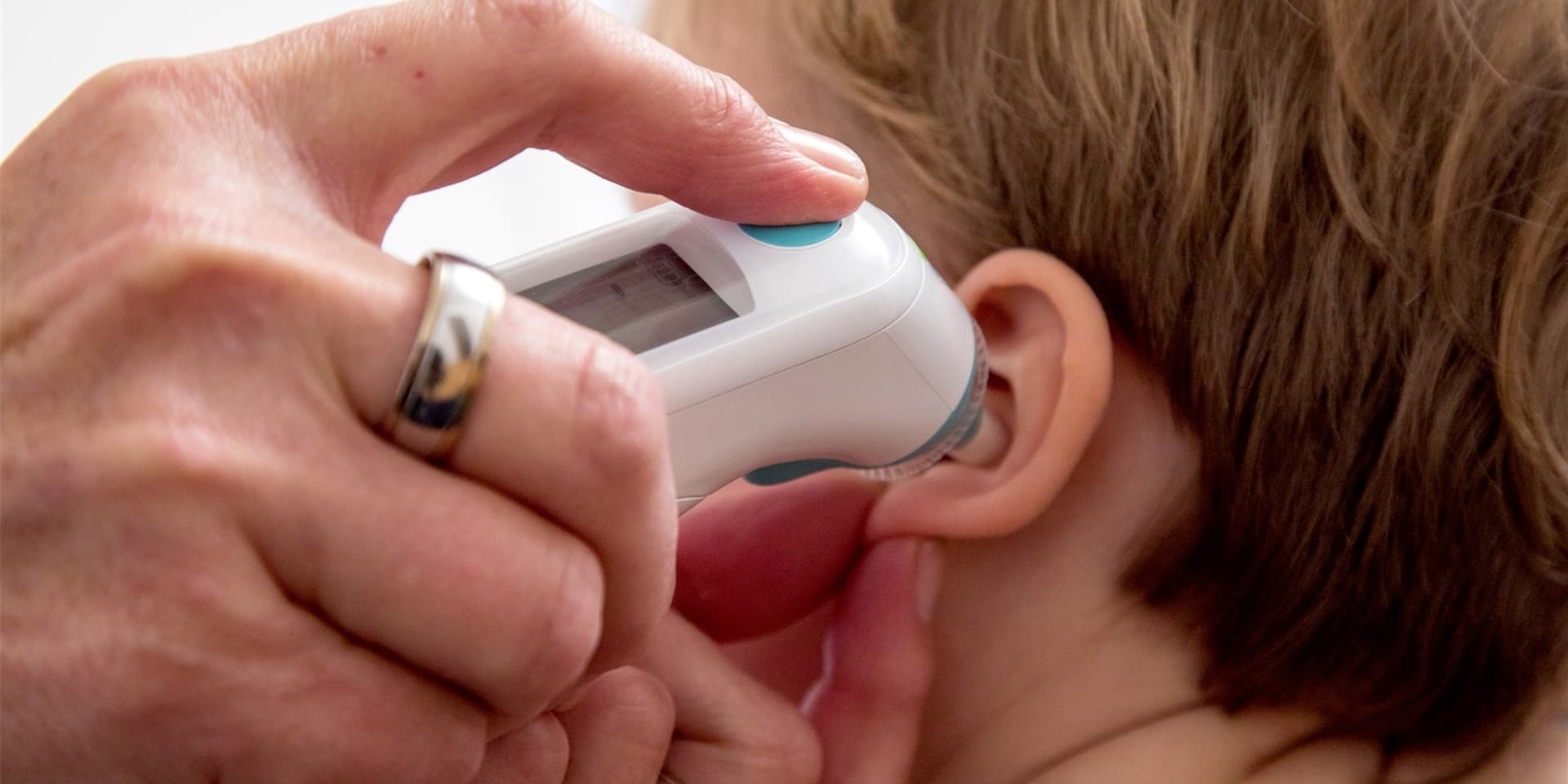 Aktuelle Studien weisen darauf hin, dass die neue Kinderkrankheit MIS-C zu schweren Schäden am Herzen führen kann.