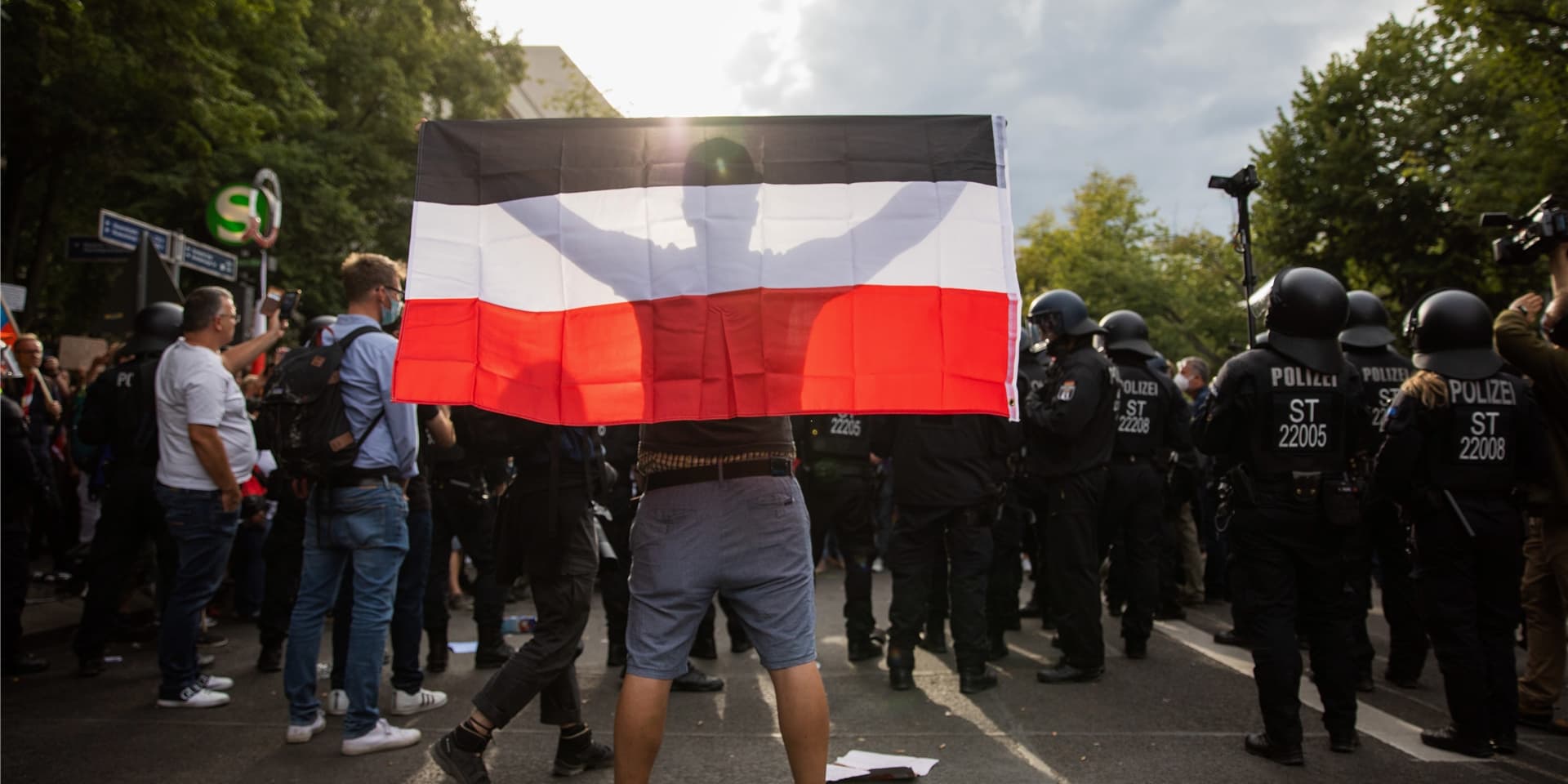 Die Demonstrationen gegen die Corona-Auflagen werden laut Verfassungsschutz von Rechtsextremen unterwandert.