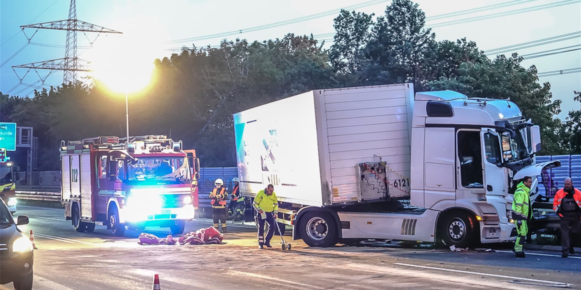 Die A45 ist wegen eines Lkw-Unfalls gesperrt worden.