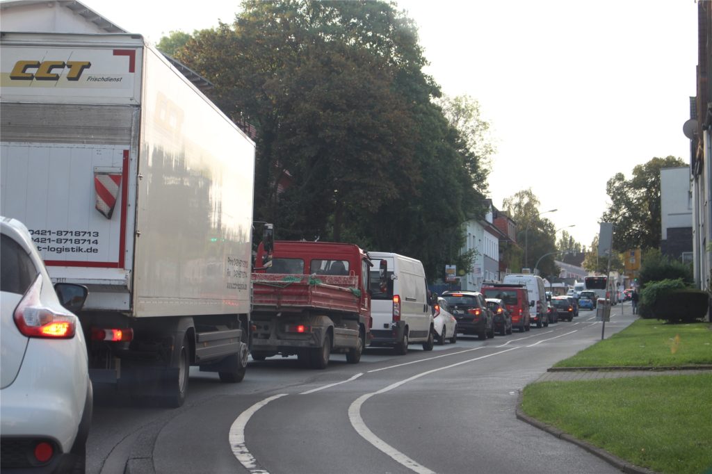 title attribut In Kirchlinde gab es wegen des Staus auf der A45 ebenfalls ein Verkehrschaos. Die Fahrzeit durch den Ort erhöhte sich auf rund 15 Minuten.