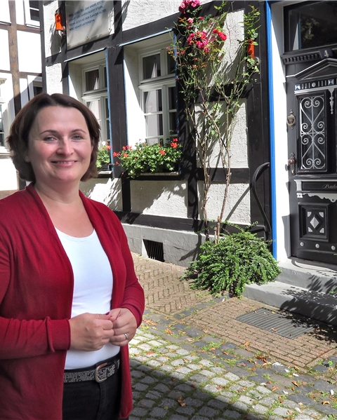 SPD-Bürgermeisterkandidatin Katja Schuon im Nicolaiviertel: Ihr Lieblingsort in Unna war schon Kulisse für ihre Hochzeitsfotos.