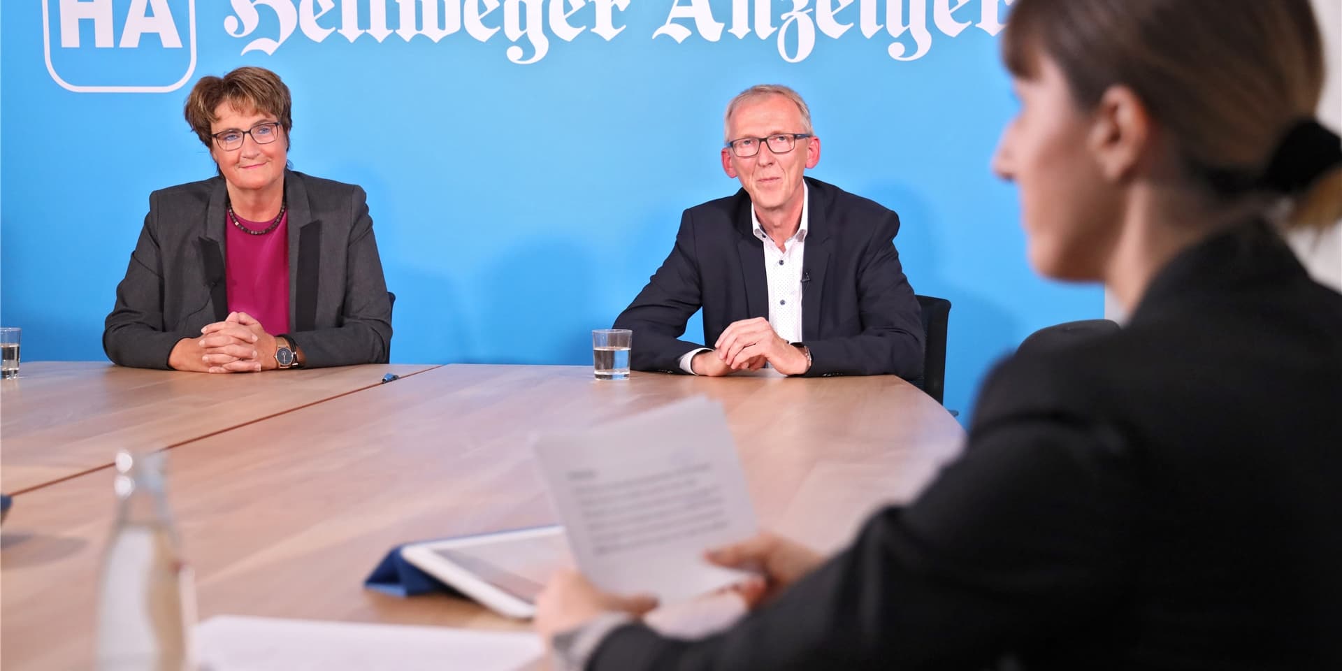 Sabina Müller und Heinz Günter Freck im Gespräch mit Redakteurin Dagmar Hornung über die Baustellen in Fröndenberg.