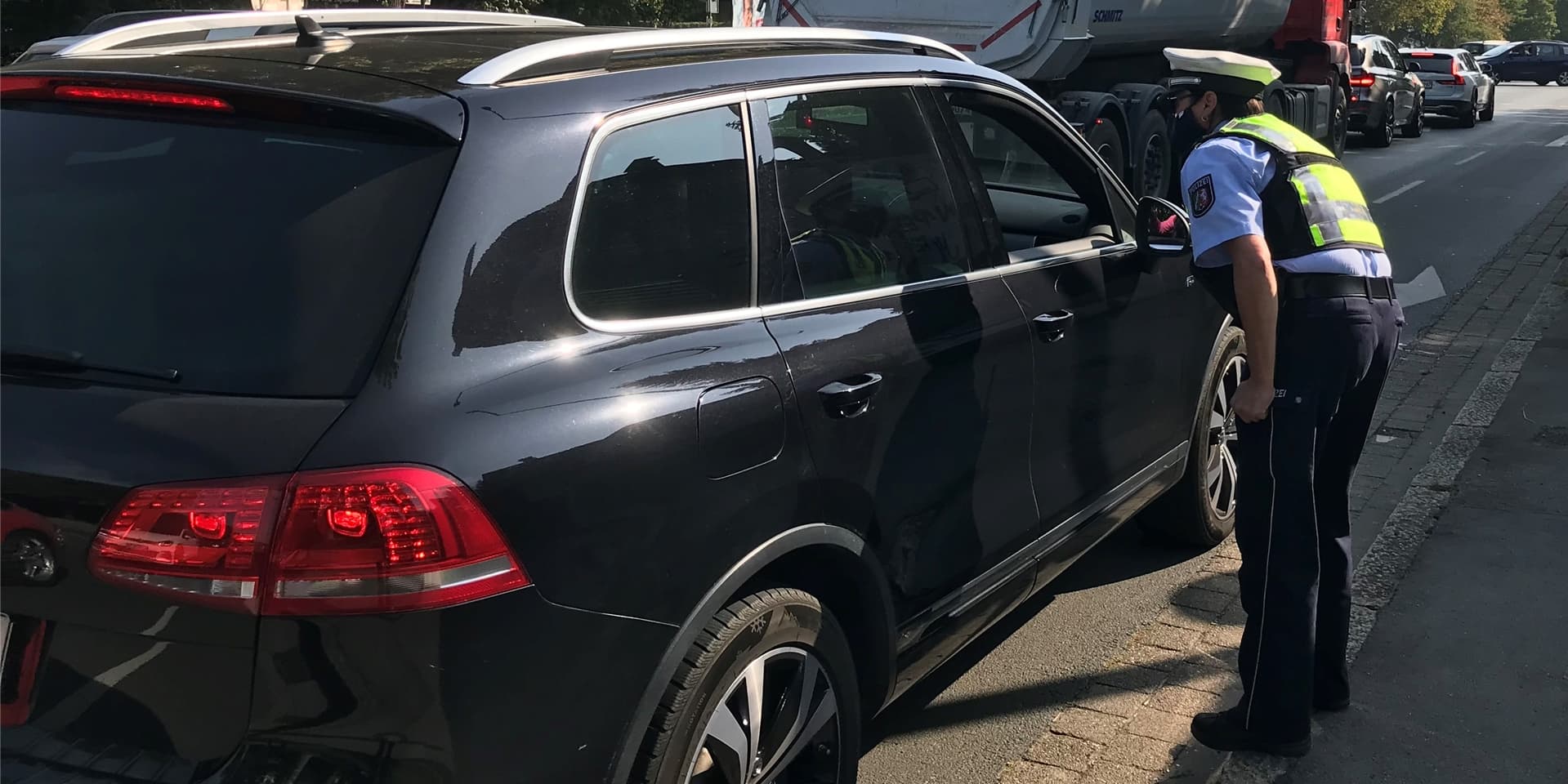 Polizeikontrolle vor dem Marienkrankenhaus.