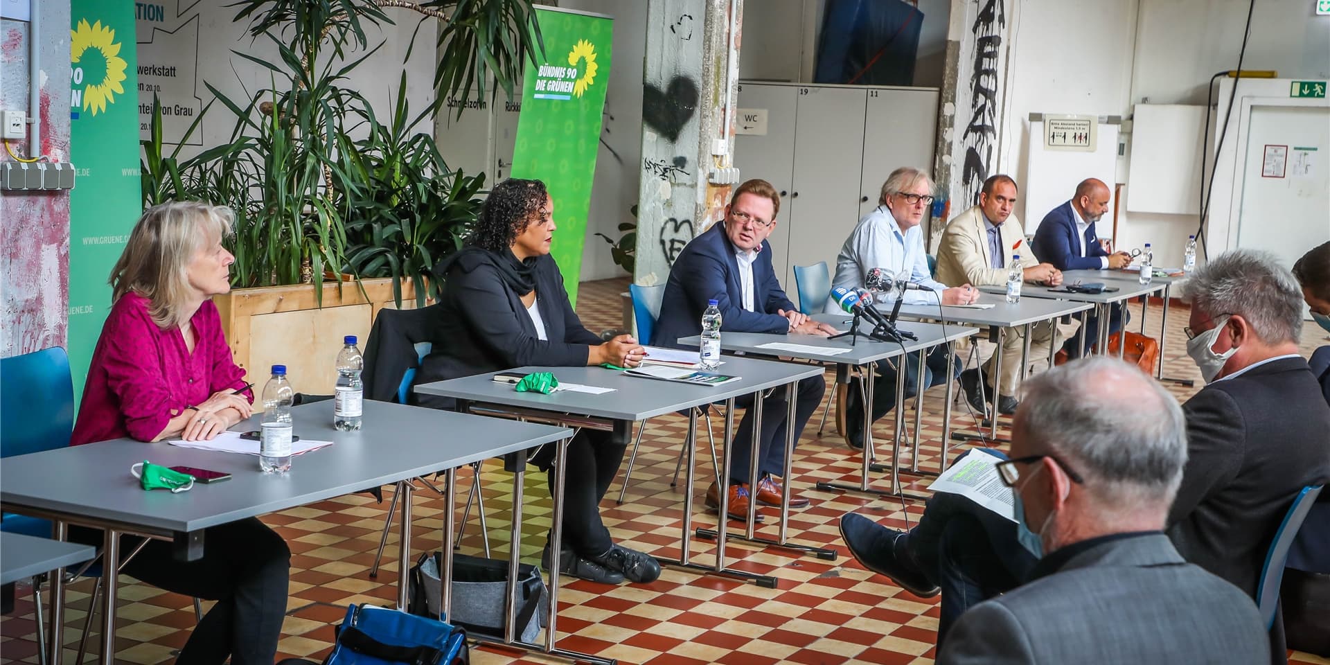 Die Grünen verkündeten am Mittwoch (23.9.) in einer gemeinsamen Pressekonferenz mit der CDU den Wahlaufruf für Dr. Andreas Hollstein (3.v.l.).