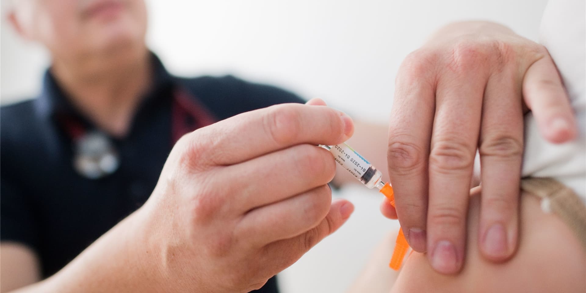 Weil ihr Immunsystem noch nicht vollständig ausgereift ist, werden Impfstoffe selten zuerst an Kindern getestet.