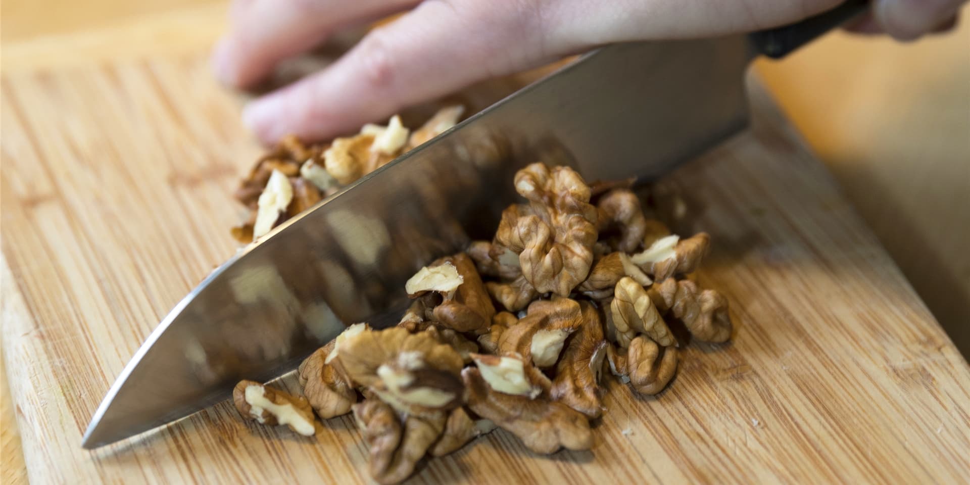Nüsse sind gesund. Sie enthalten ungesättigte Fettsäuren und Vitamine.