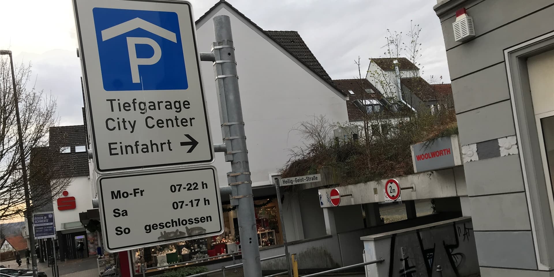 Die Einfahrt zur Tiefgarage unter dem Marktplatz in Schwerte: sonntags geschlossen.