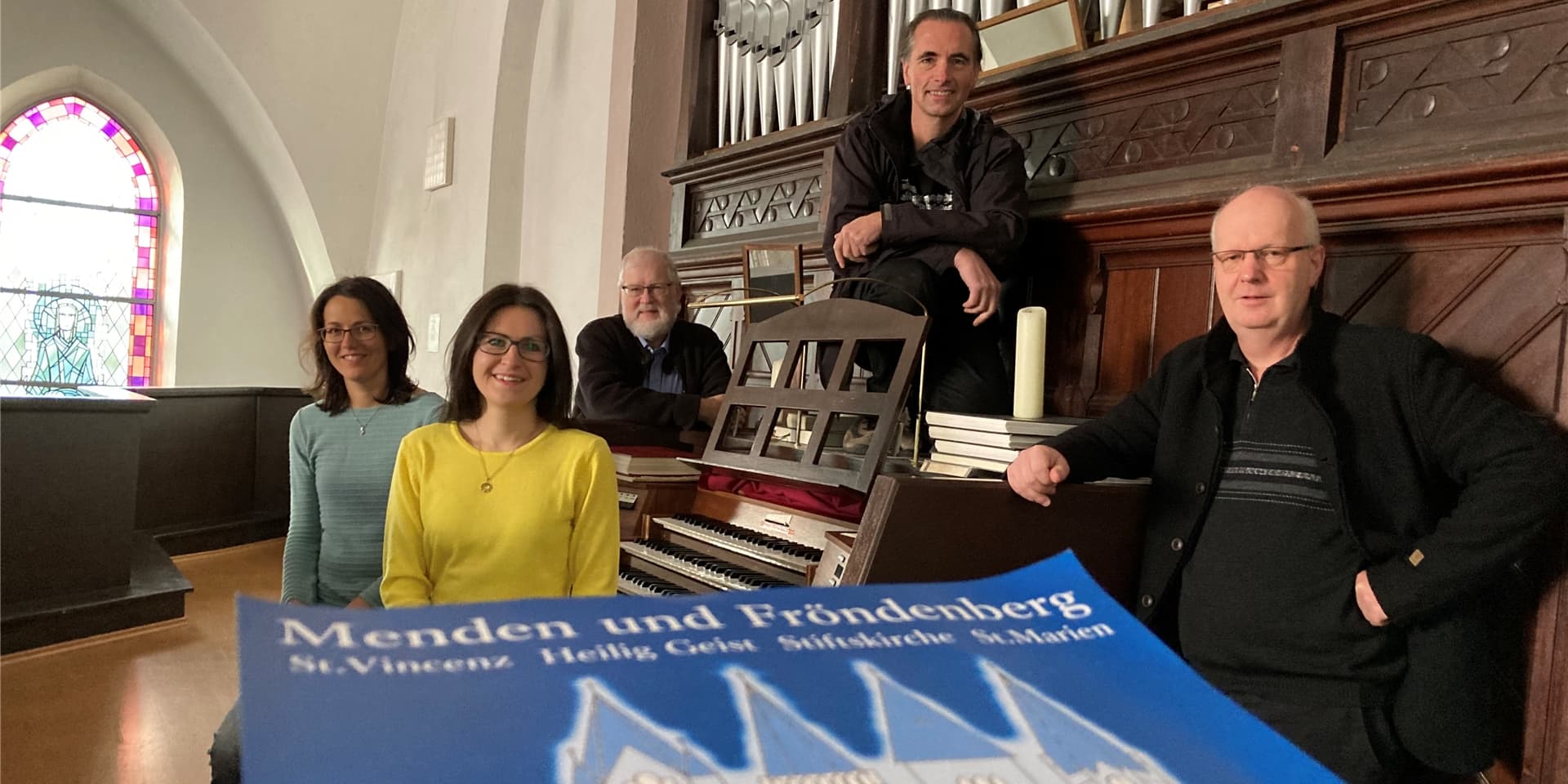 Ramona Timmermann, Daria Burlak, Helmut Brandt, Jörg Segtrop und Christian Rose sind bereit für ihre musikalische Woche an der Orgel.