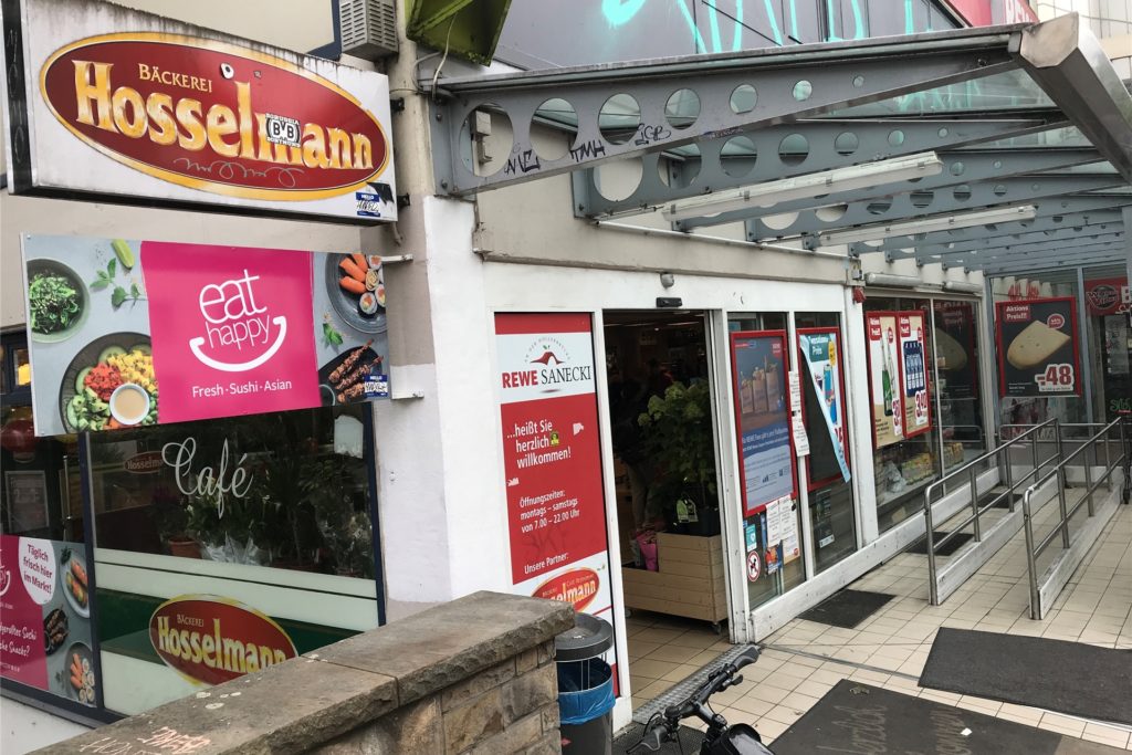 title attribut Bäcker im Rewe-Markt an der Möllerbrücke