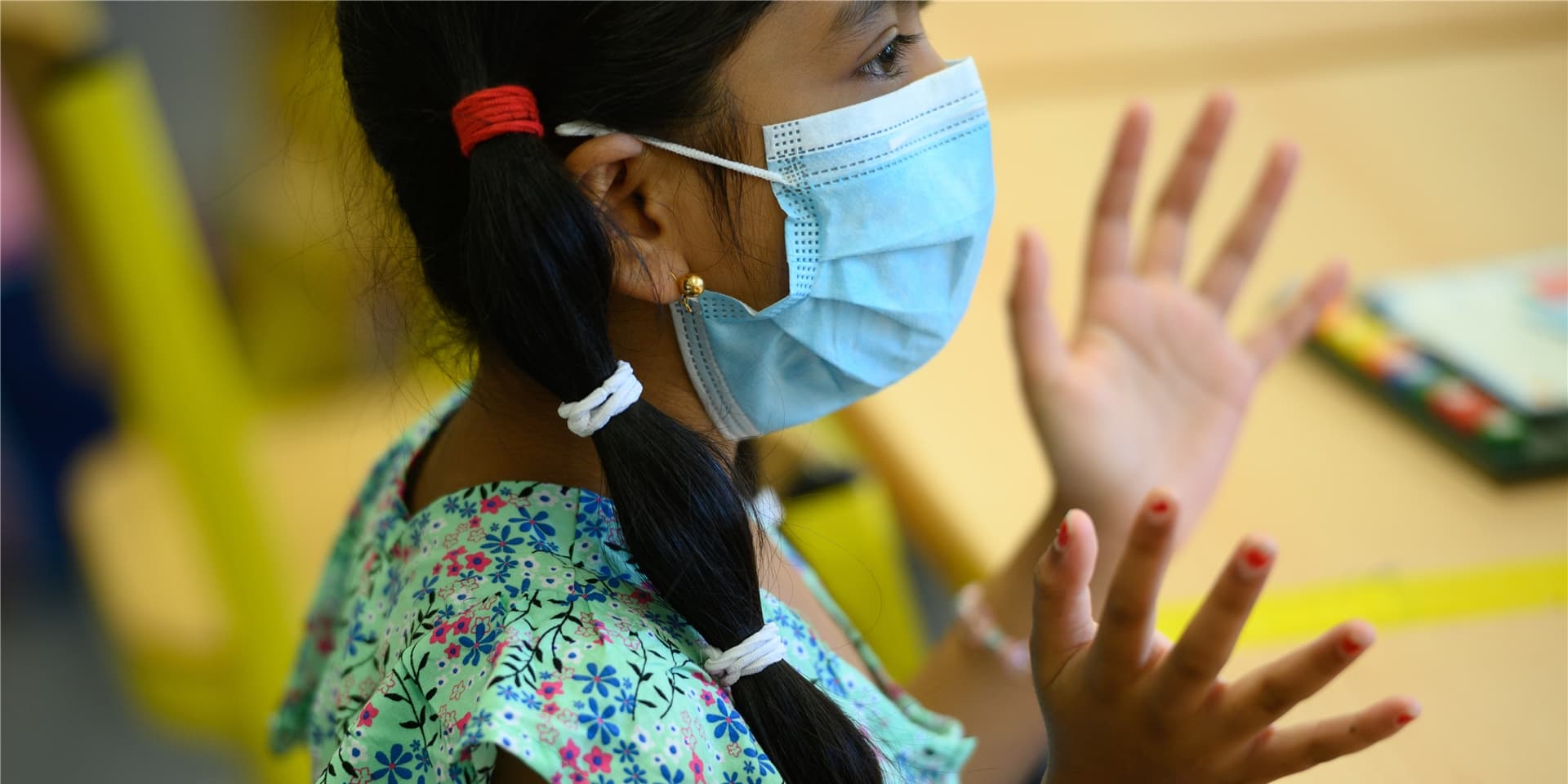 Laut einer umfangreichen Analyse von Infektionsketten könnten Kinder bei der Ausbreitung des Coronavirus eine größere Rolle spielen, als frühere Untersuchungen nahelegten. (Symbolbild)