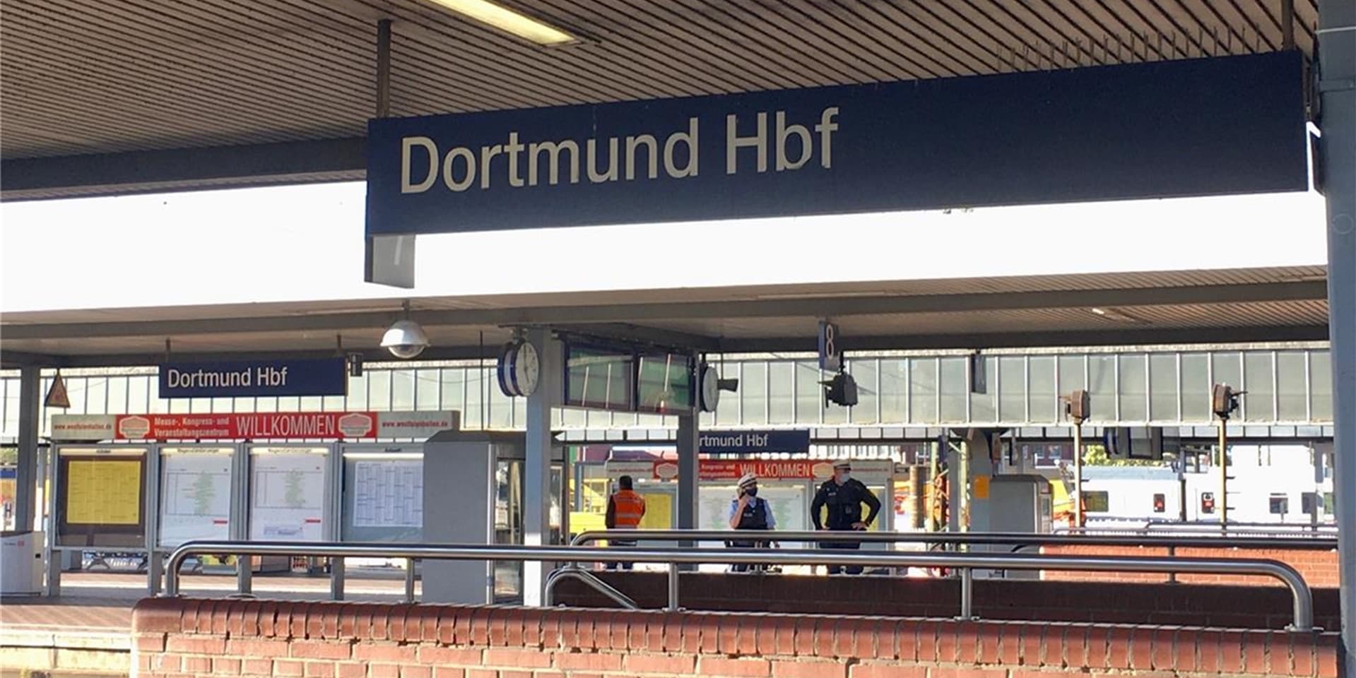 Zwei herrenlose Koffer haben am Freitag für eine Sperrung im Dortmunder Hauptbahnhof gesorgt.