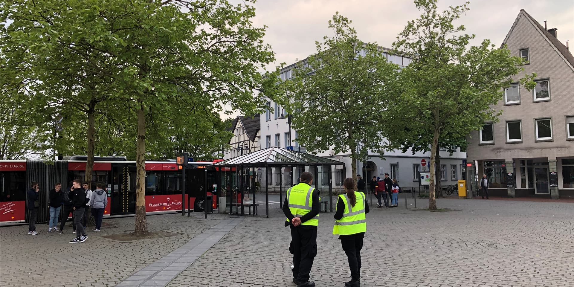 In Corona-Zeiten waren durch verstärkte Kontrollen zeitweise drei Streifen gleichzeitig im Stadtgebiet im Einsatz. Die erhöhte Präsenz ist nun auf zwei Teams zurückgefahren worden. Das durch Corona-Team sind der Stadt Mehrkosten von 100.000 Euro entstanden.