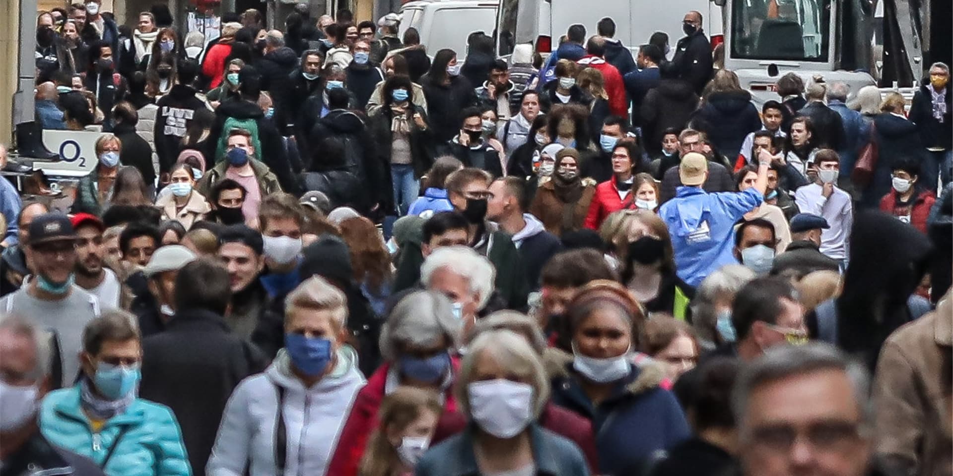 Auf dem Westenhellweg hielten sich am Dienstag (13.10.) nicht alle an die verschärfte Maskenpflicht.