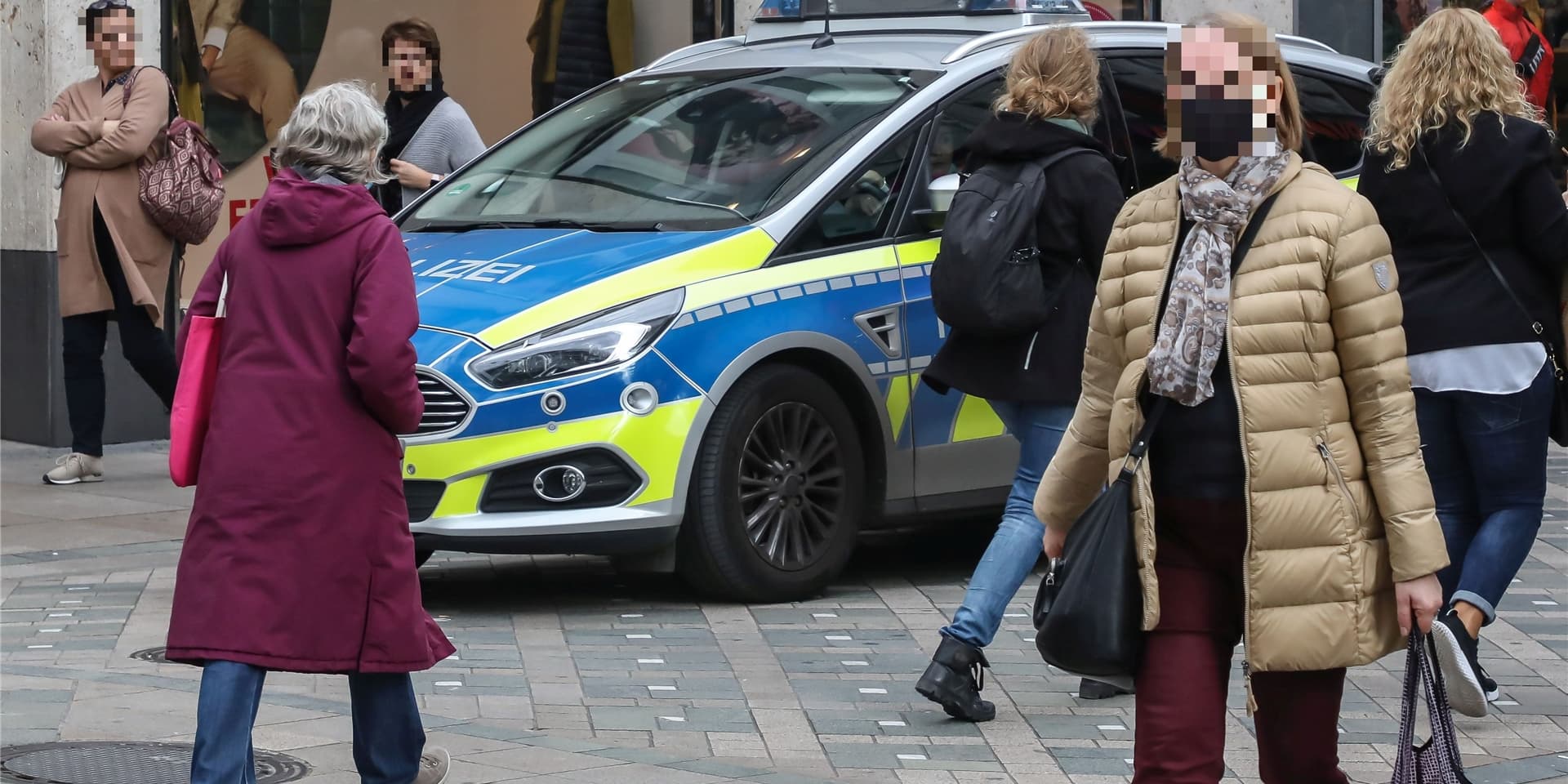 Die seit Dienstag geltende Maskenpflicht auf dem Westenhellweg wird von Polizei und Ordnungsamt kontrolliert.