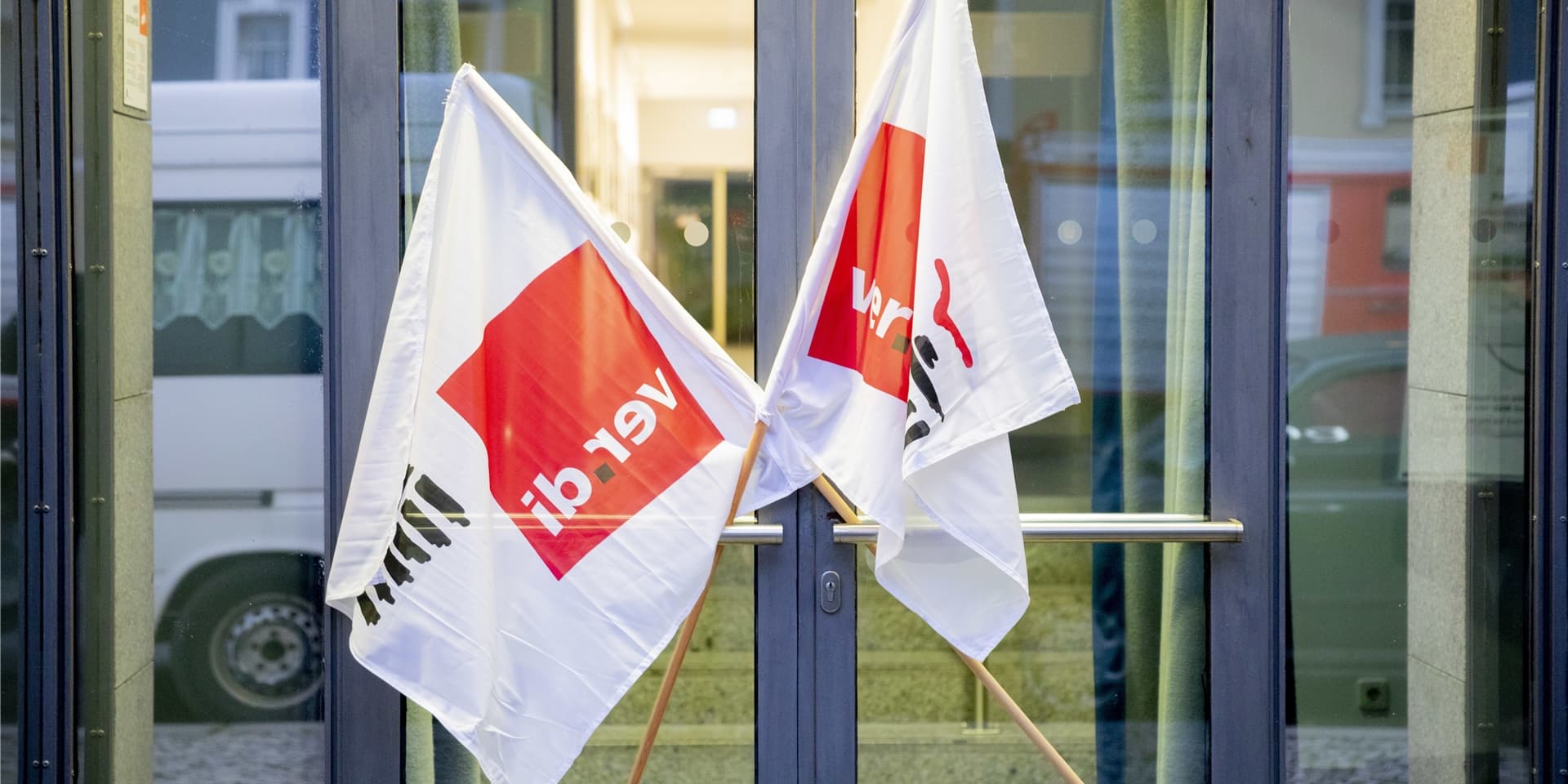 Am Donnerstag, 15. Oktober, hat Verdi die Mitarbeiter der Sparkasse, des Jobcenters, der Stadtverwaltungen und der Stadtwerke im Kreis Unna zum Warnstreik aufgerufen.