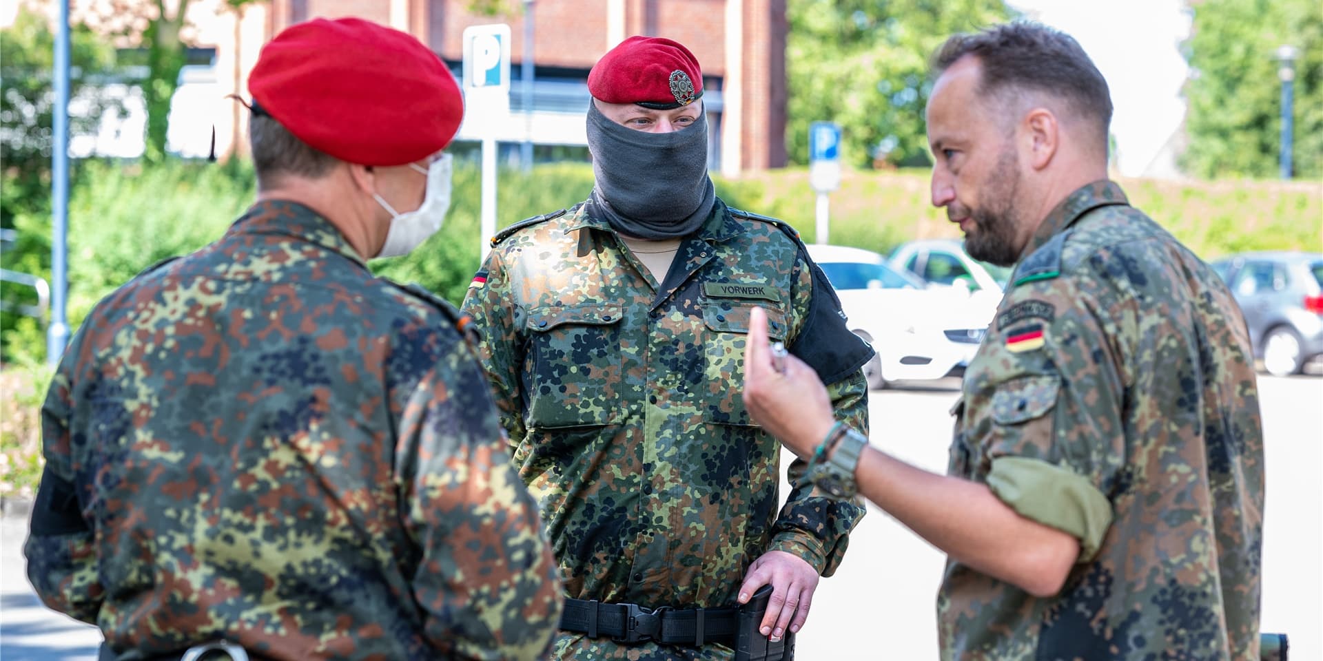 In der nächsten Woche bekommt die Stadt Dortmund Hilfe von der Bundeswehr bei der Bekämpfung der Corona-Pandemie. Dieses Foto stammt von Sommer, als die Bundeswehr nach dem Corona-Ausbruch bei Tönnies half.