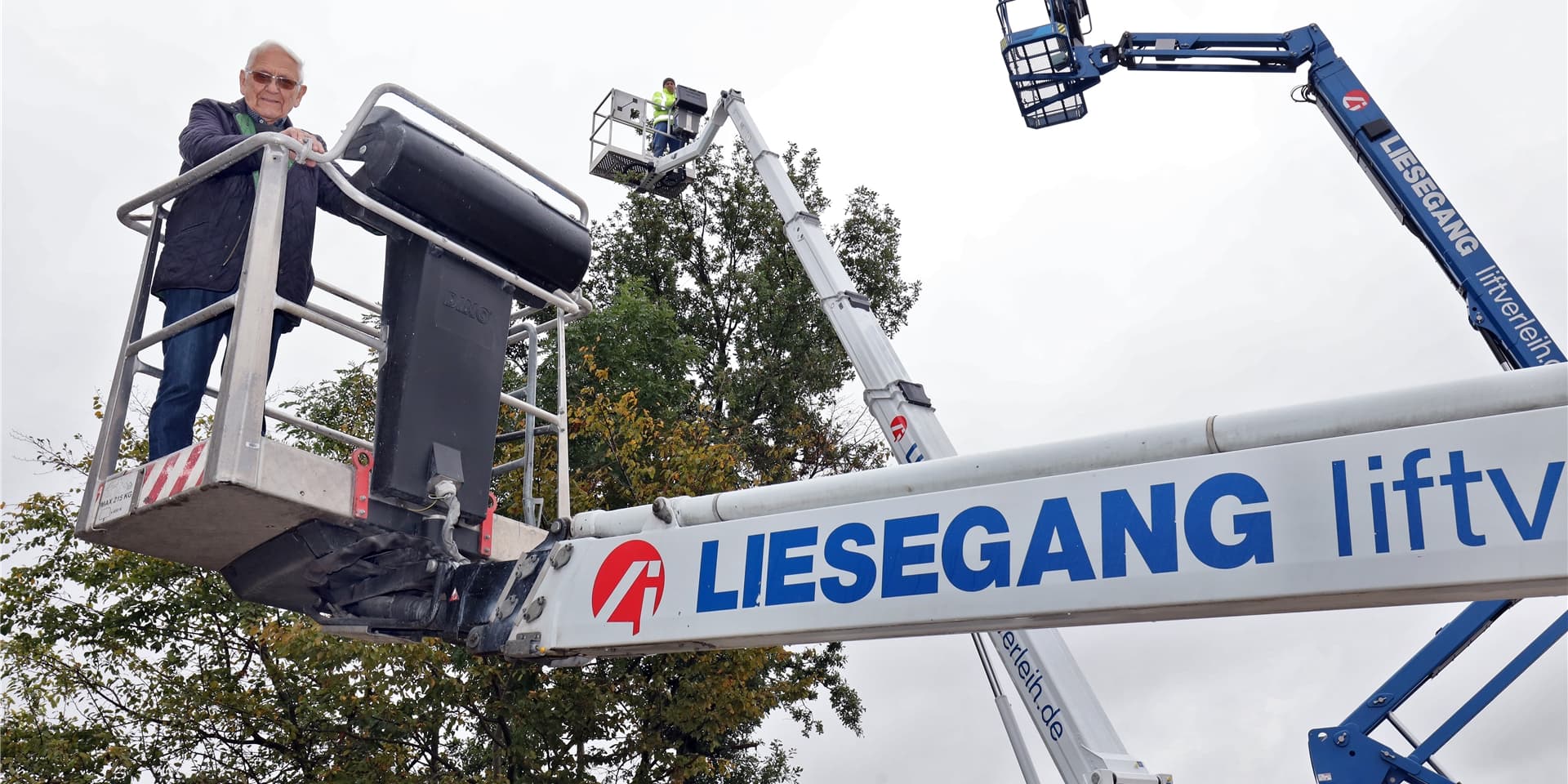 Werner Liesegang hat die Firma Liesegang vor mehr als zwanzig Jahren nach Holzwickede gebracht. Sie verleiht Hebebühnen in unterschiedlichen Größen.