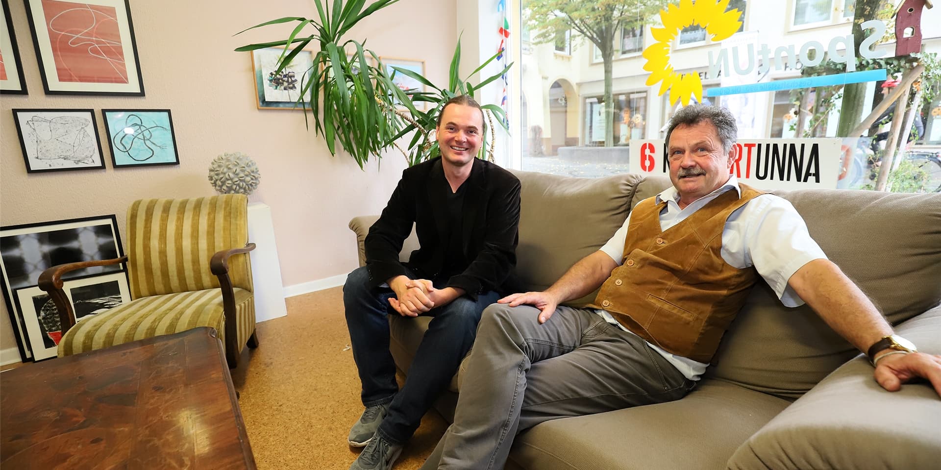 Da war die Welt noch in Ordnung: Parteichef Gerrit Heil (links) bei der Vorstellung des Landratskandidaten Herbert Goldmann (rechts).