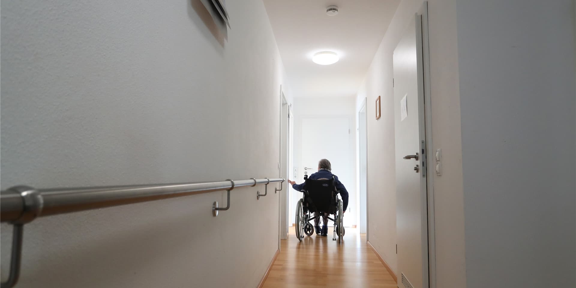 Mehrere Bewohner einer Demenz-WG in Dortmund wurden positiv auf das Coronavirus getestet. Das Bild zeigt eine ähnliche Einrichtung in Bayern.