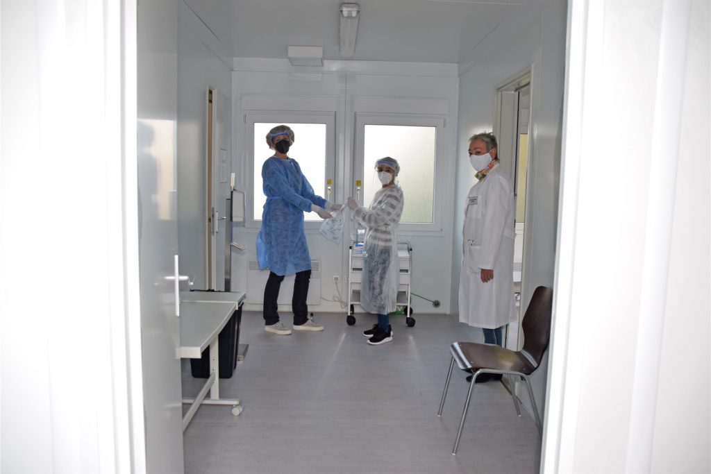 title attribut Ein Blick in das neue Testzentrum in der Containeranlage.