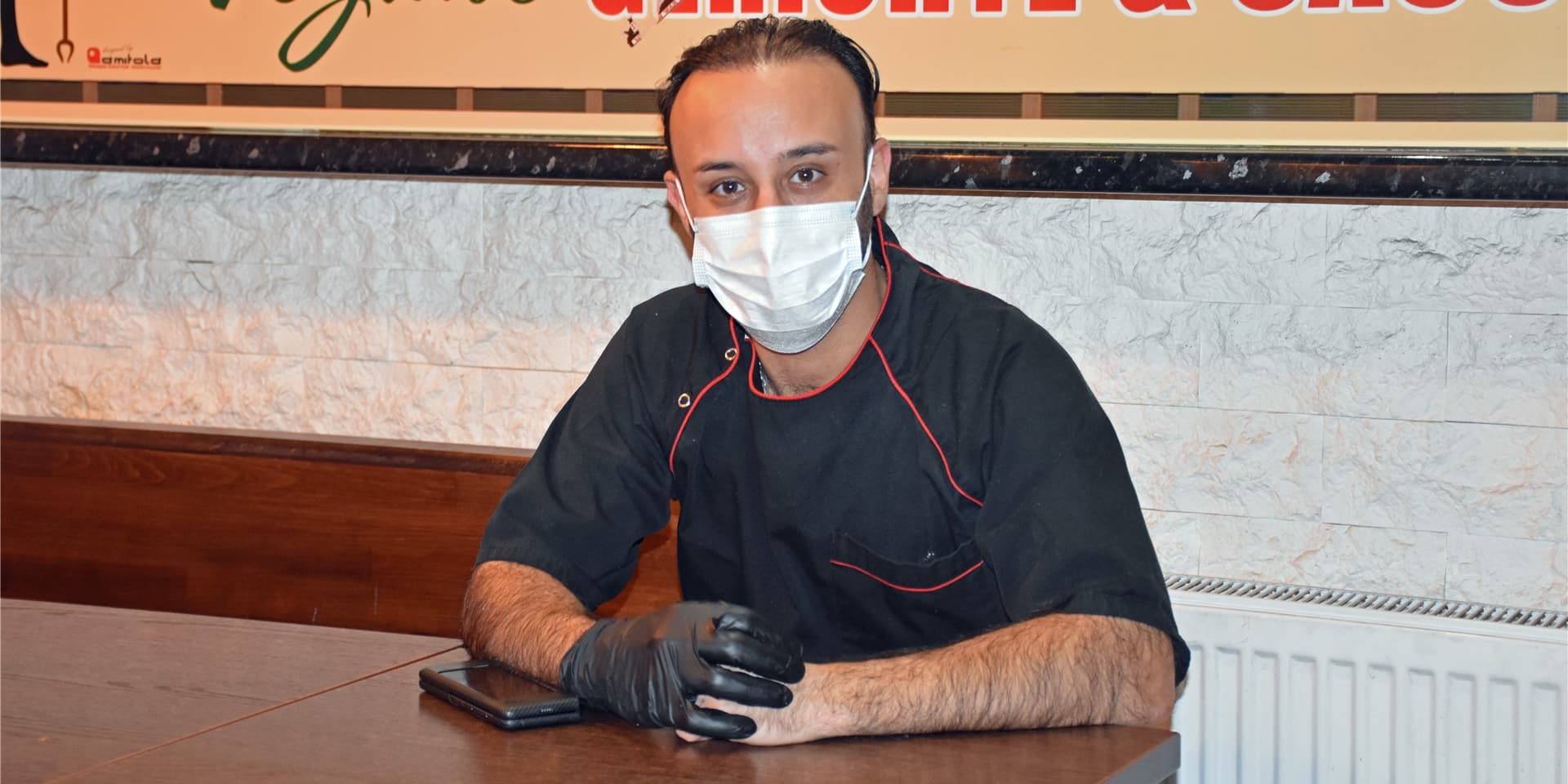 Rabi Mohsen, Inhaber von Beim Ägypter, bereitet die Corona-Sperrstunde Sorge für seinen Laden.