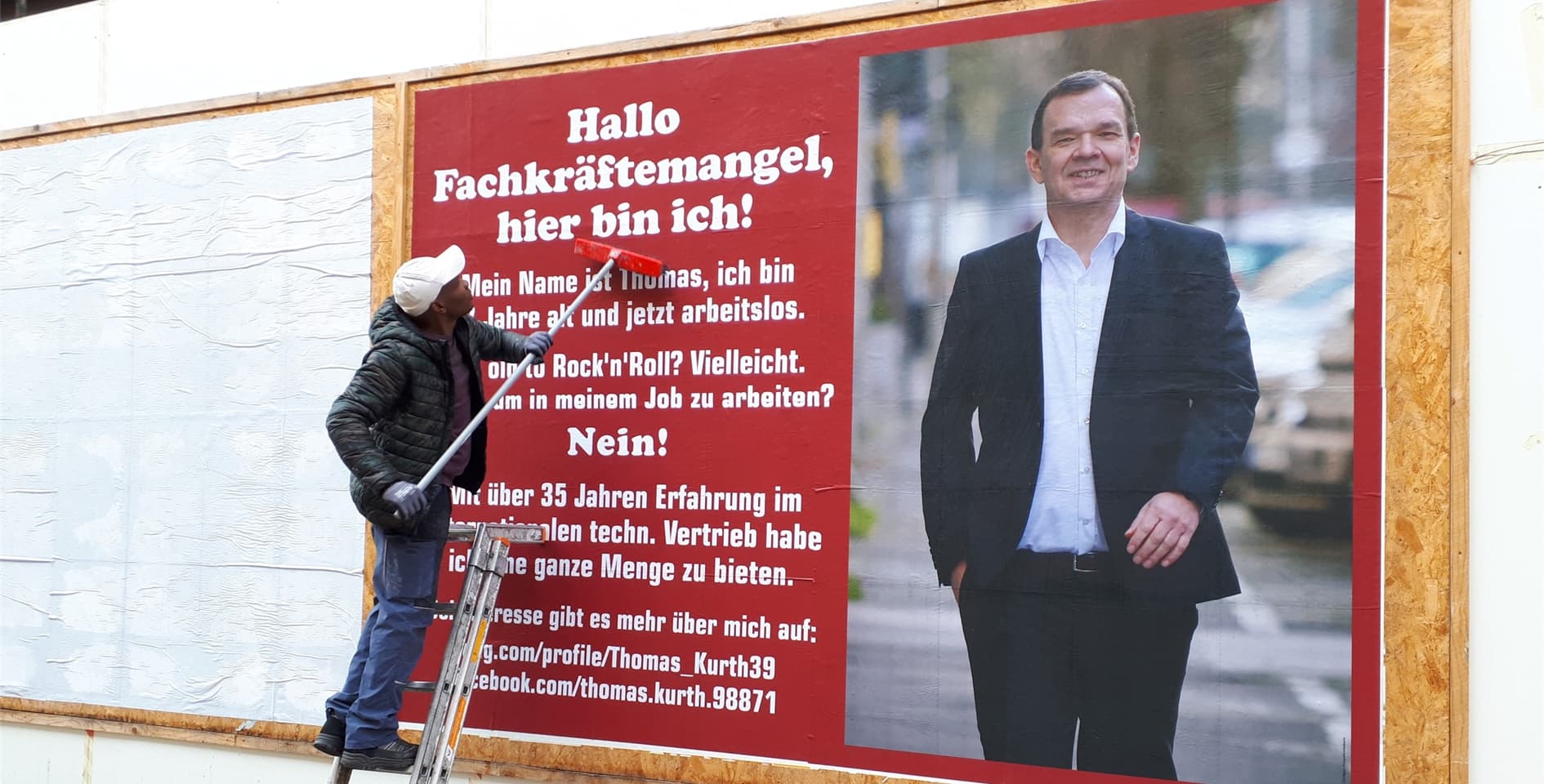 Thomas Kurth (57) wandte eine bine besondere Methode bei der Arbeitsplatzsuche an: Er plakatierte seine Bewerbung.