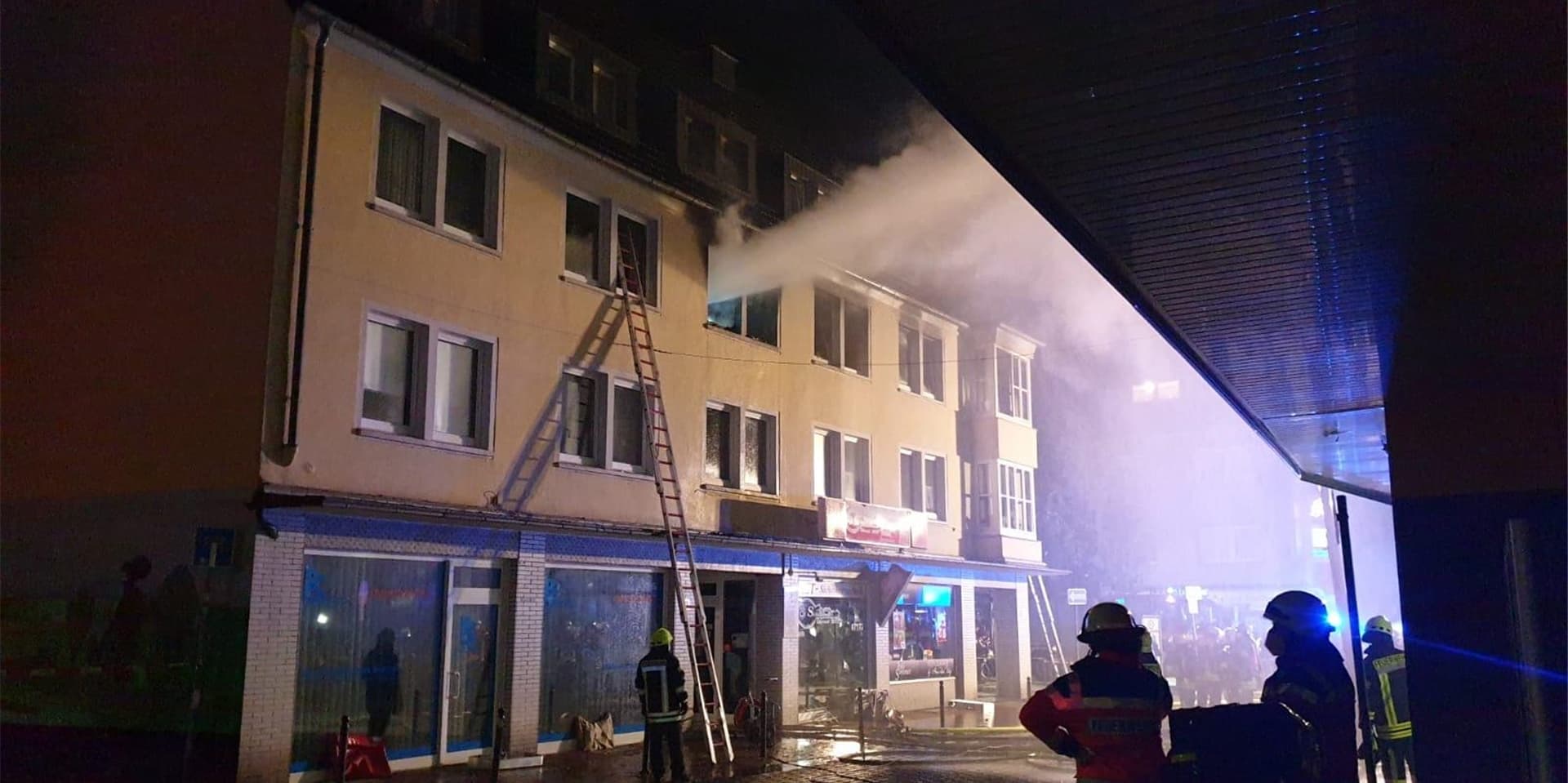 Die Wohnung, in der es brannte, ist ein Tatort. Die Polizei ermittelt wegen vorsätzlicher Brandstiftung.