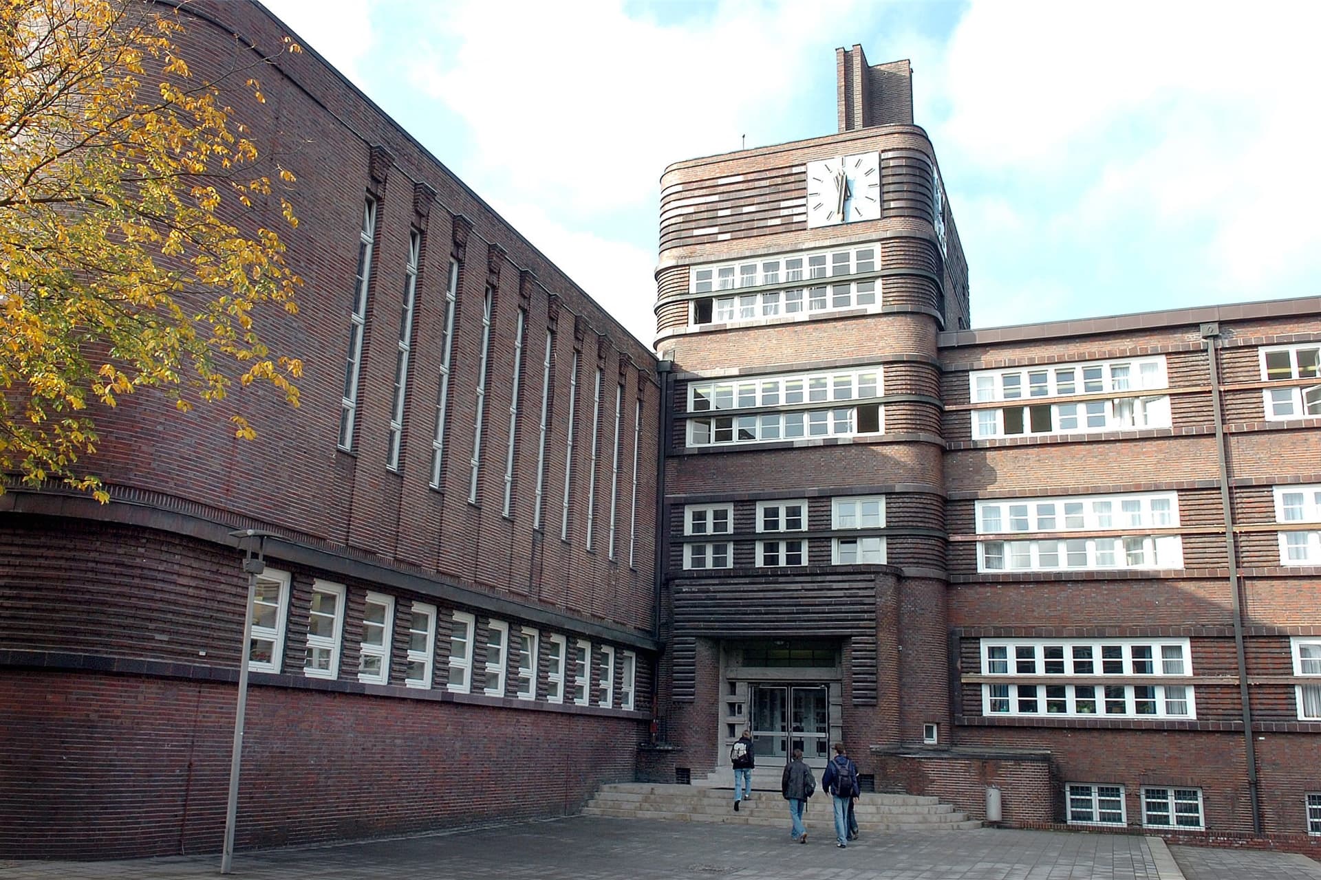 Ein Schüler des Freiherr-vom-Stein-Gymnasiums ist Corona-Positiv. 40 Kontaktpersonen werden am Dienstag getestet.