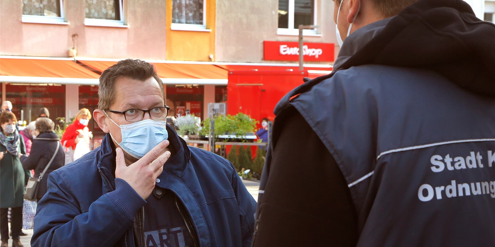 Auf dem Wochenmarkt in Kamen gilt Maskenpflicht.