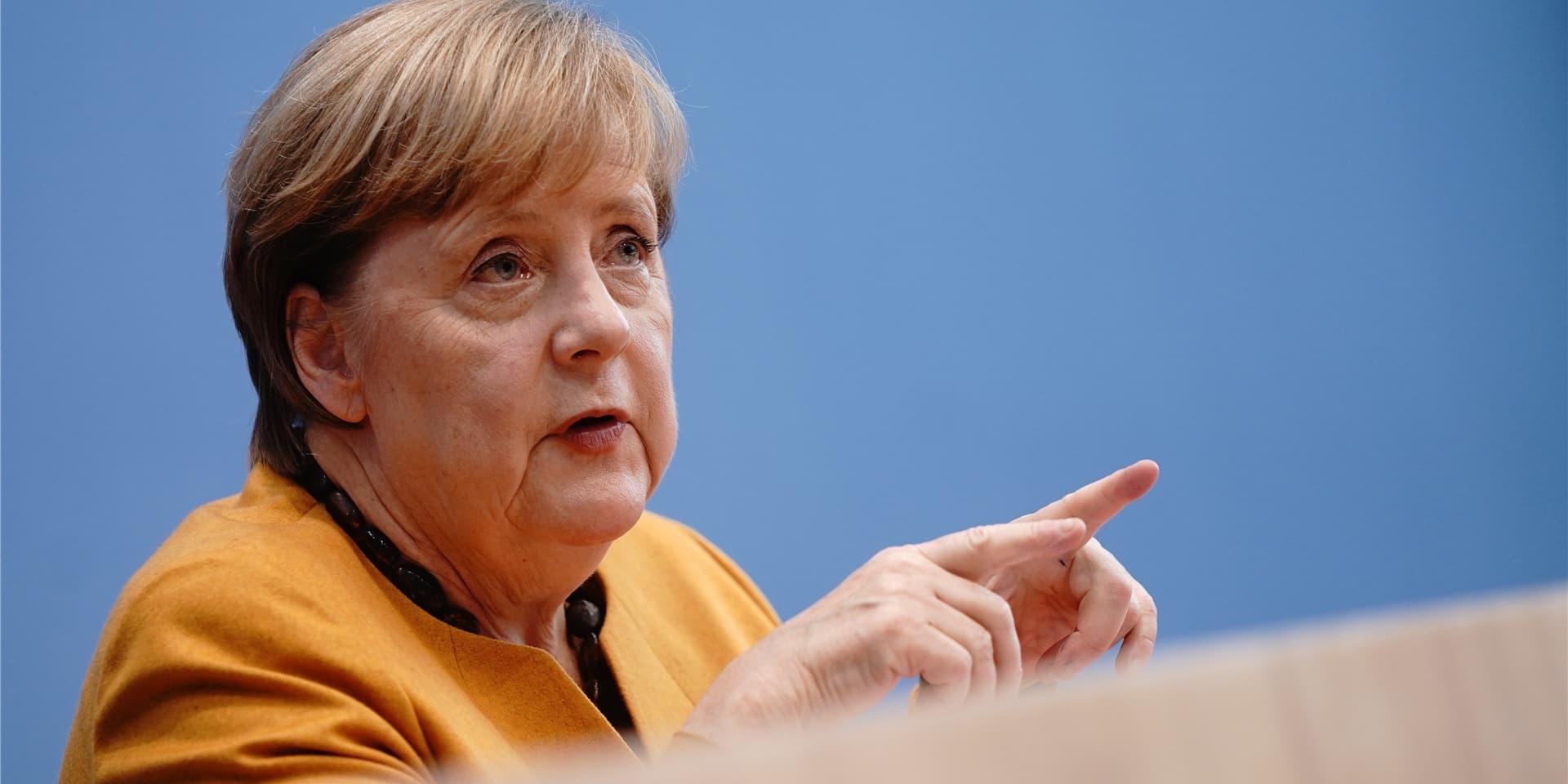 Bundeskanzlerin Angela Merkel (CDU) will einen dringend erwarteten Impfstoff gegen Corona zuerst für den Schutz des Gesundheitssystems selbst einsetzen.