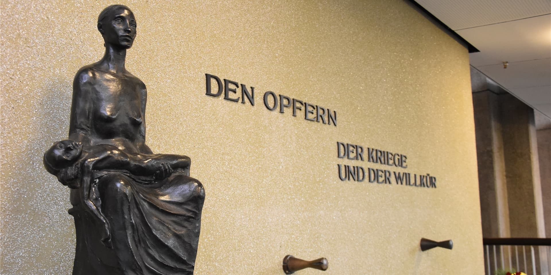 Normalerweise findet am Volkstrauertag eine Gedenkveranstaltung im Lüner Rathaus statt. Wegen Corona muss sie in diesem Jahr ausfallen, wie auch die anderen öffentlichen Gedenkveranstaltungen.
