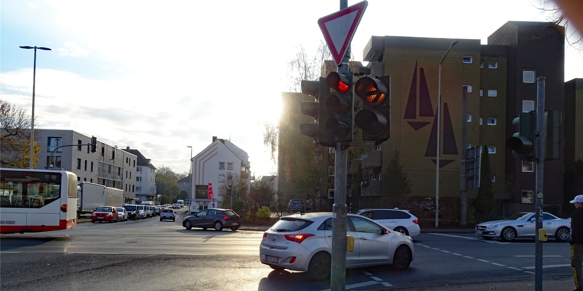 Am späten Freitagnachmittag kam es an der Kreuzung Ostentor in Schwerte zu einem Verkehrsunfall, bei dem eine Person leicht verletzt wurde.
