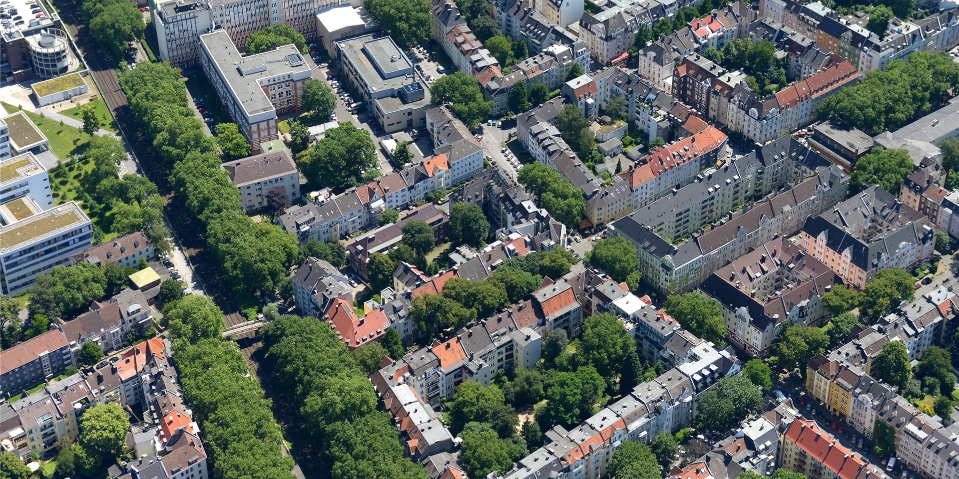 In bester Wohnlage sollen die alten Gebäude für ein neues Bauprojekt Platz machen.