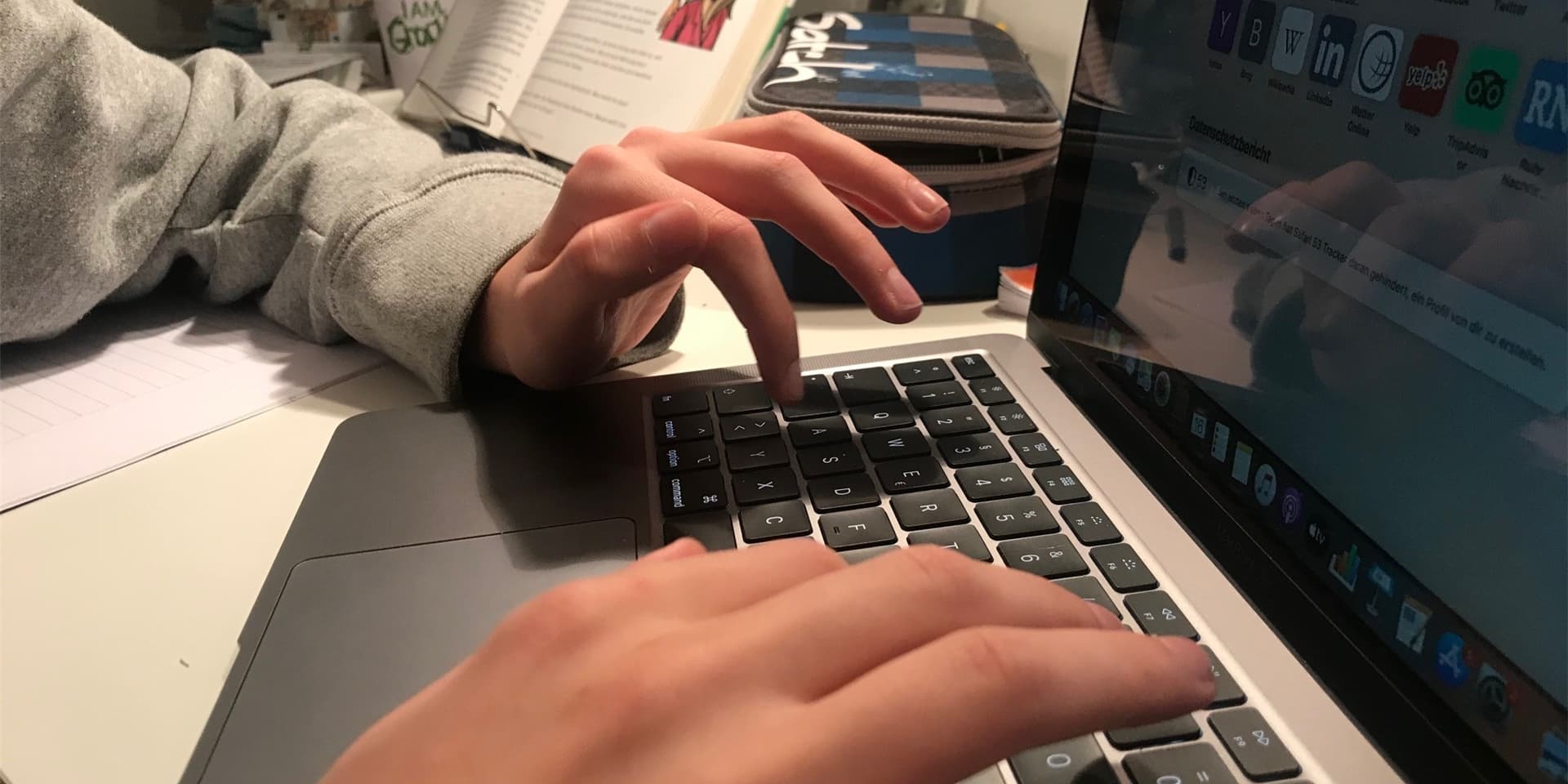 Wenn die Ausrüstung stimmt und Eltern helfen können, „wuppen“ Schüler auch das Homeschooling. Doch nicht jeder hat diese Voraussetzungen.