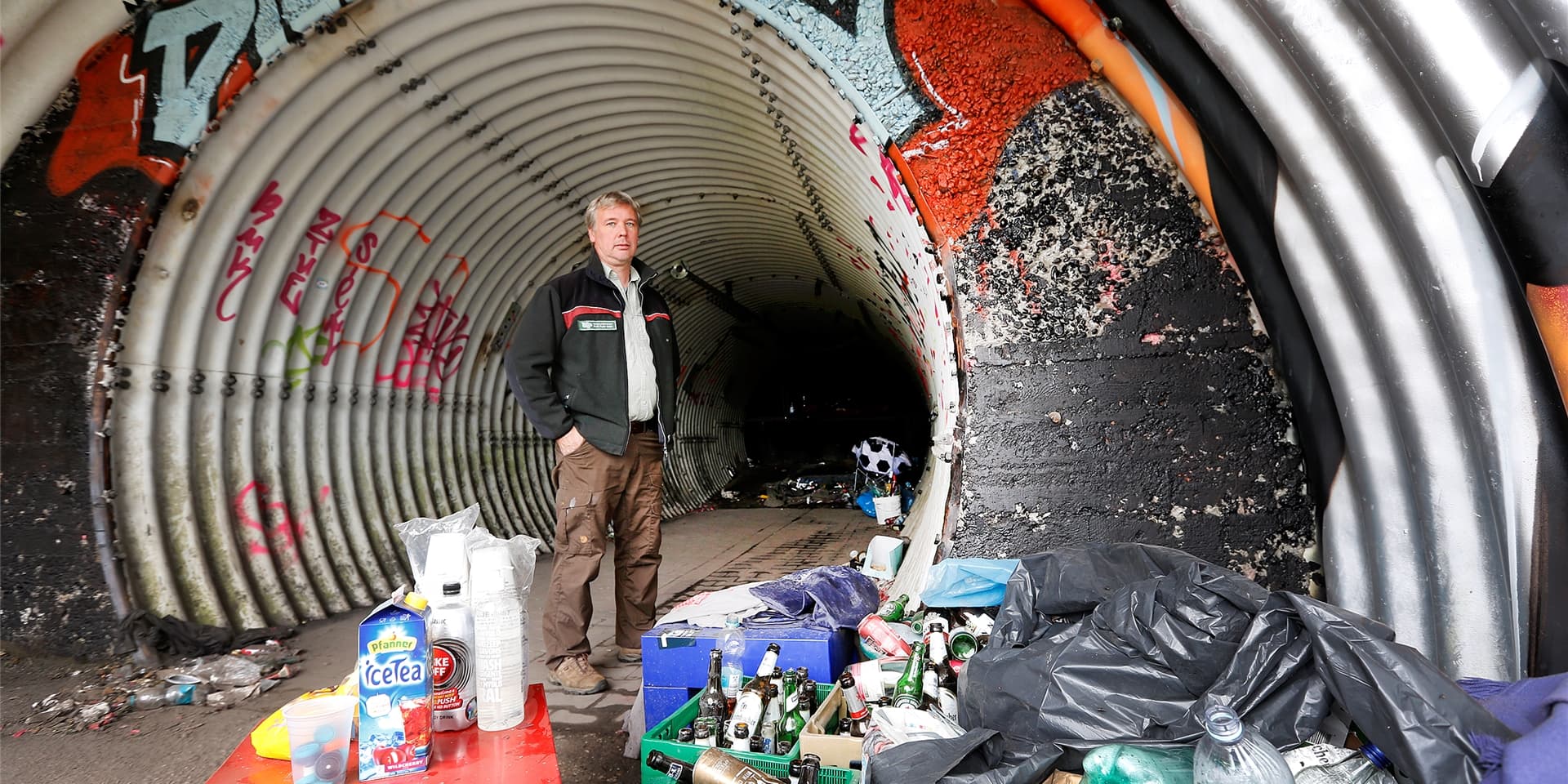 Der inzwischen zugeschüttete Tunnel der Halde in Bergkamen war jahrelang eine beliebte Partymeile. Noch vor wenigen Monaten hatte es am Eingang eine verbotene Party gegeben, von der jede Menge Müll blieb.